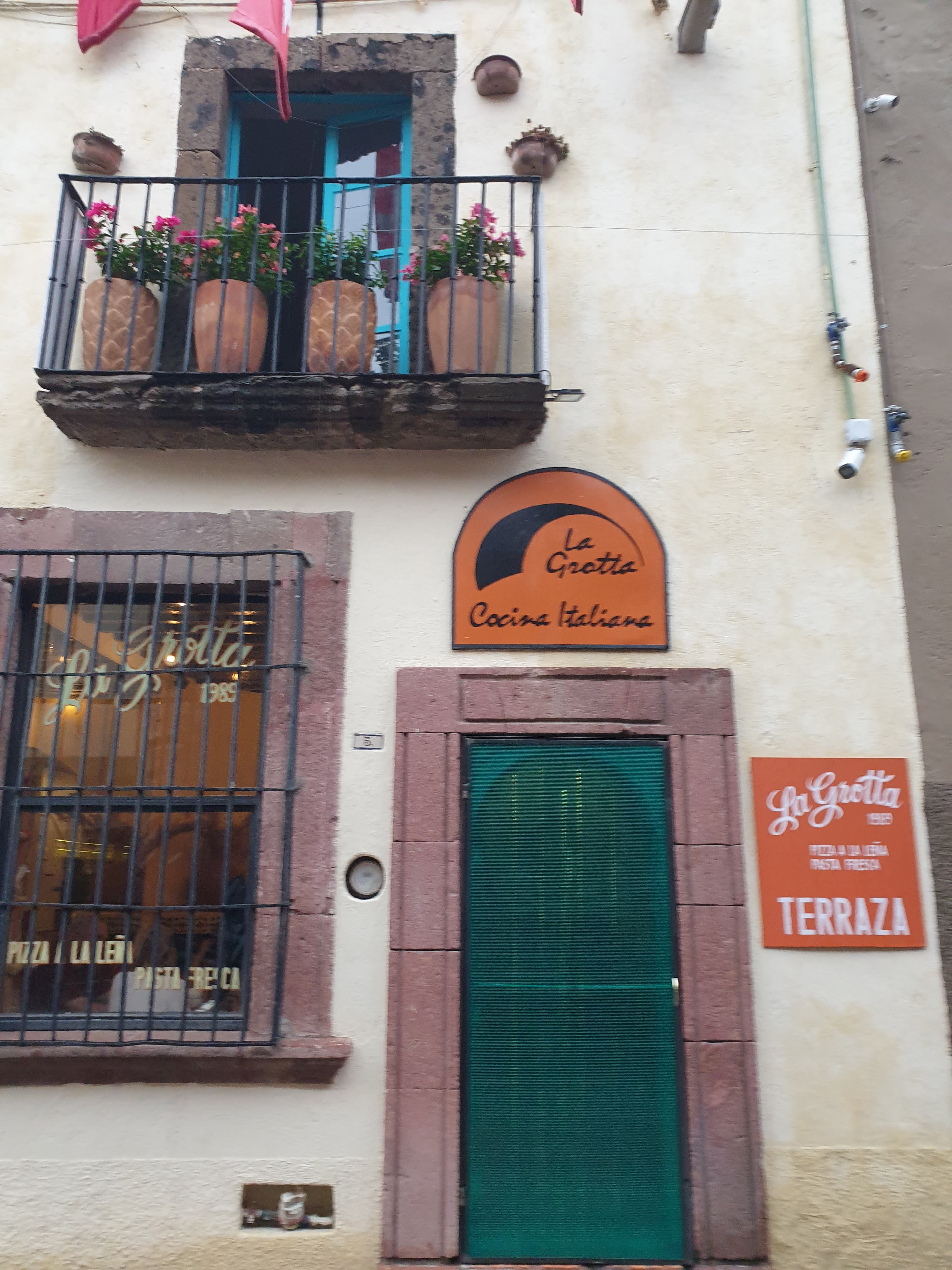 LA GROTTA 1989 San Miguel de Allende image 3
