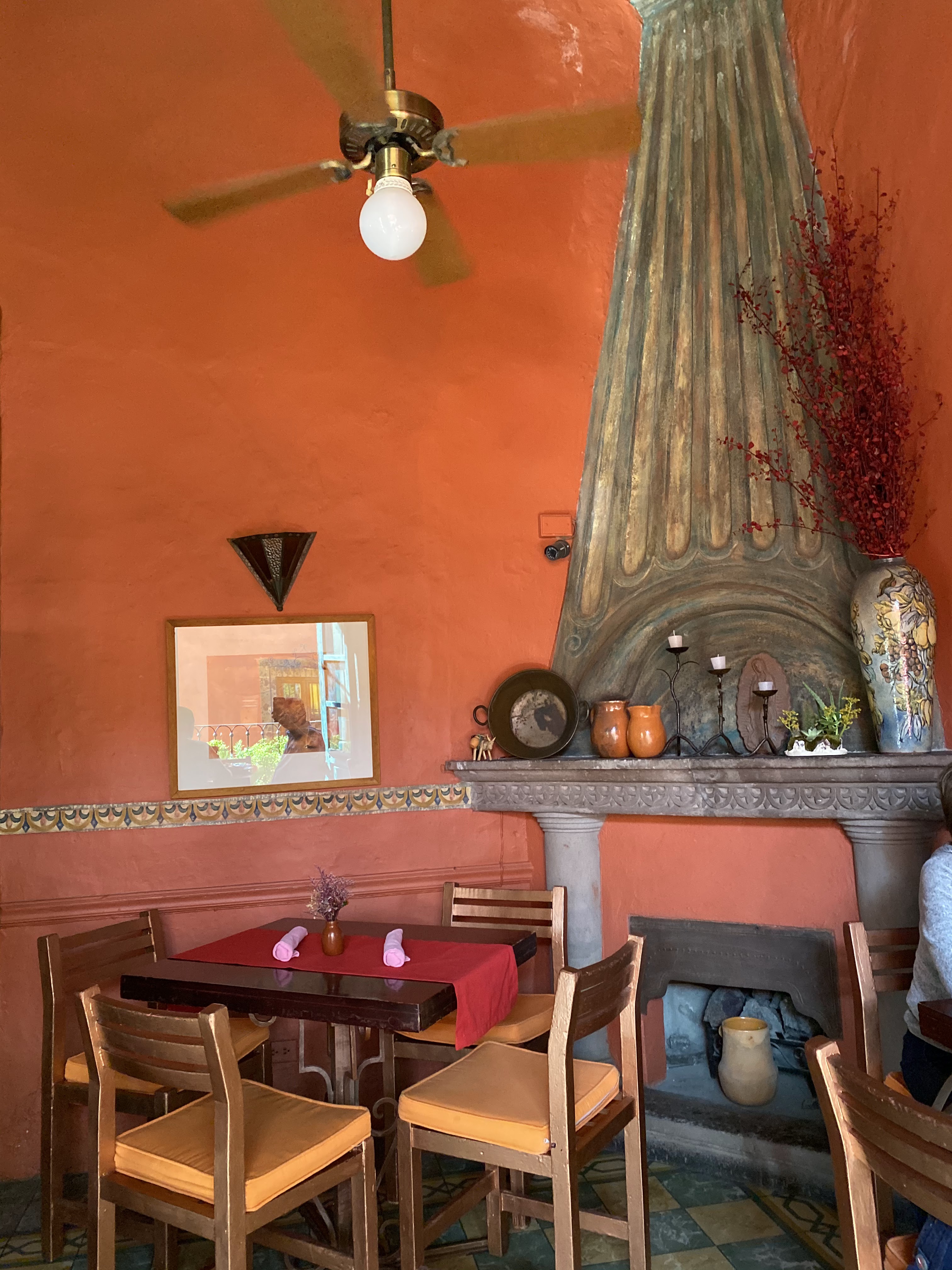 LA GROTTA 1989 San Miguel de Allende image 5