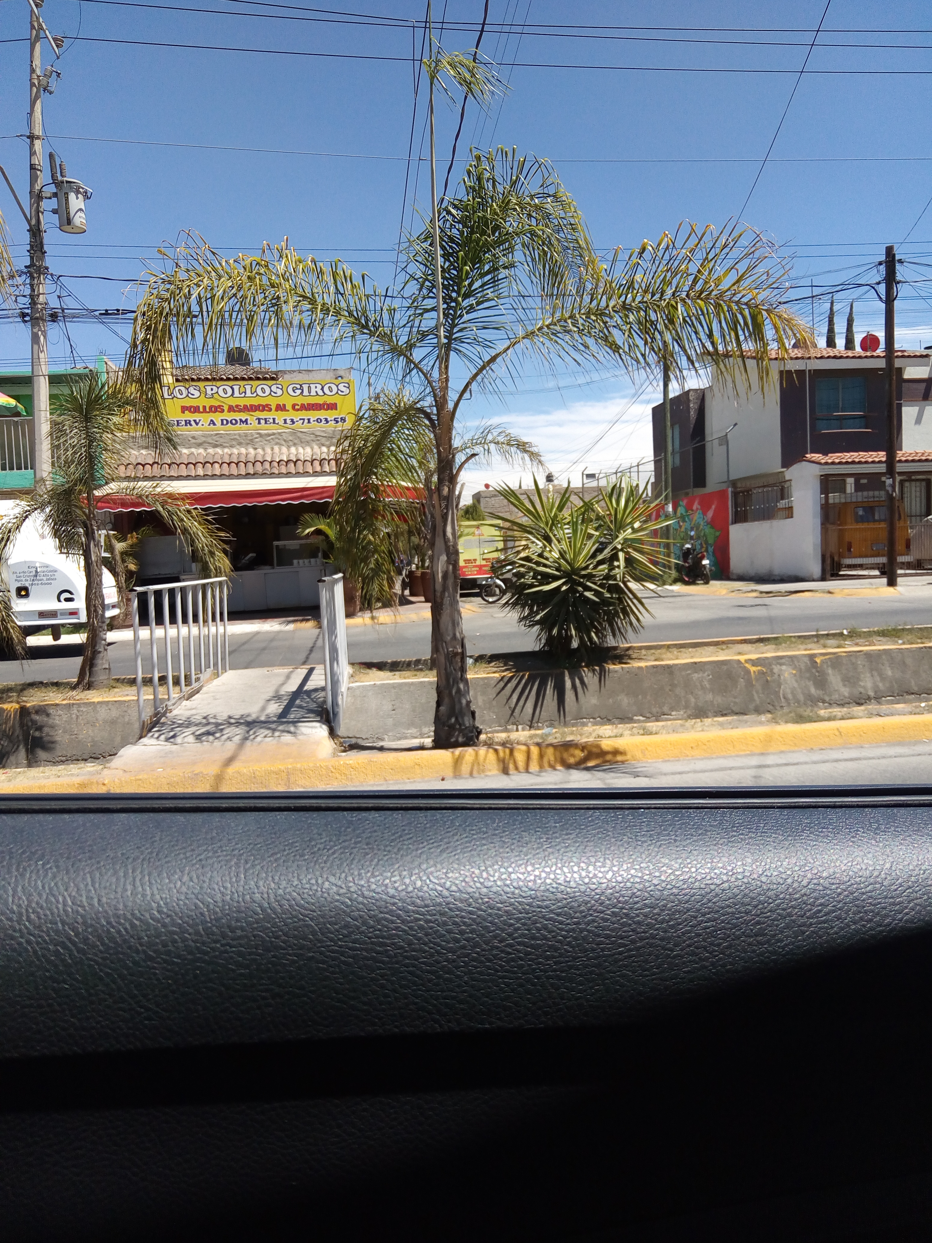 Los Pollos Giros image 3