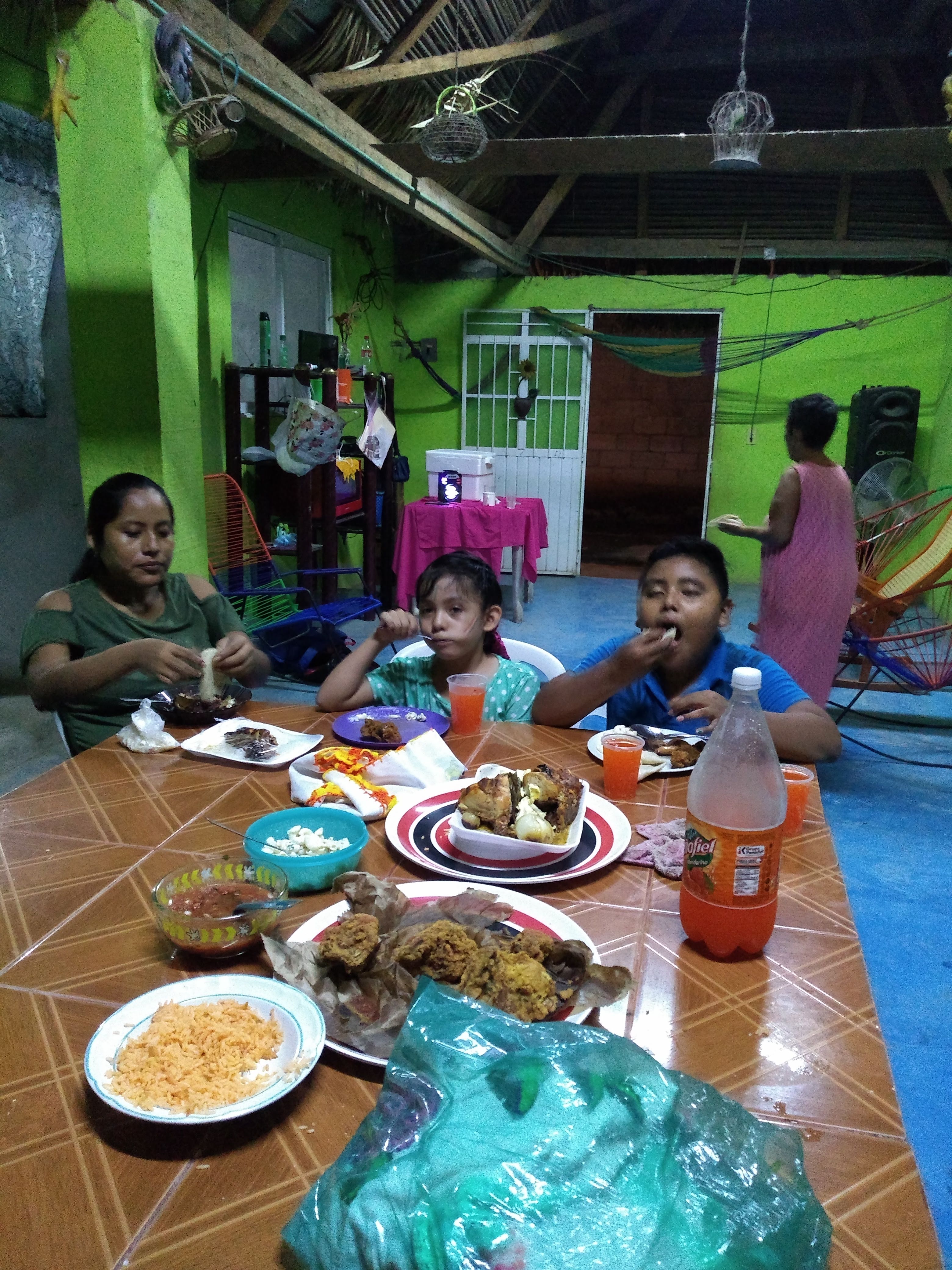 Tortas, tacos, pollos asados y mariscos Daniel image 2