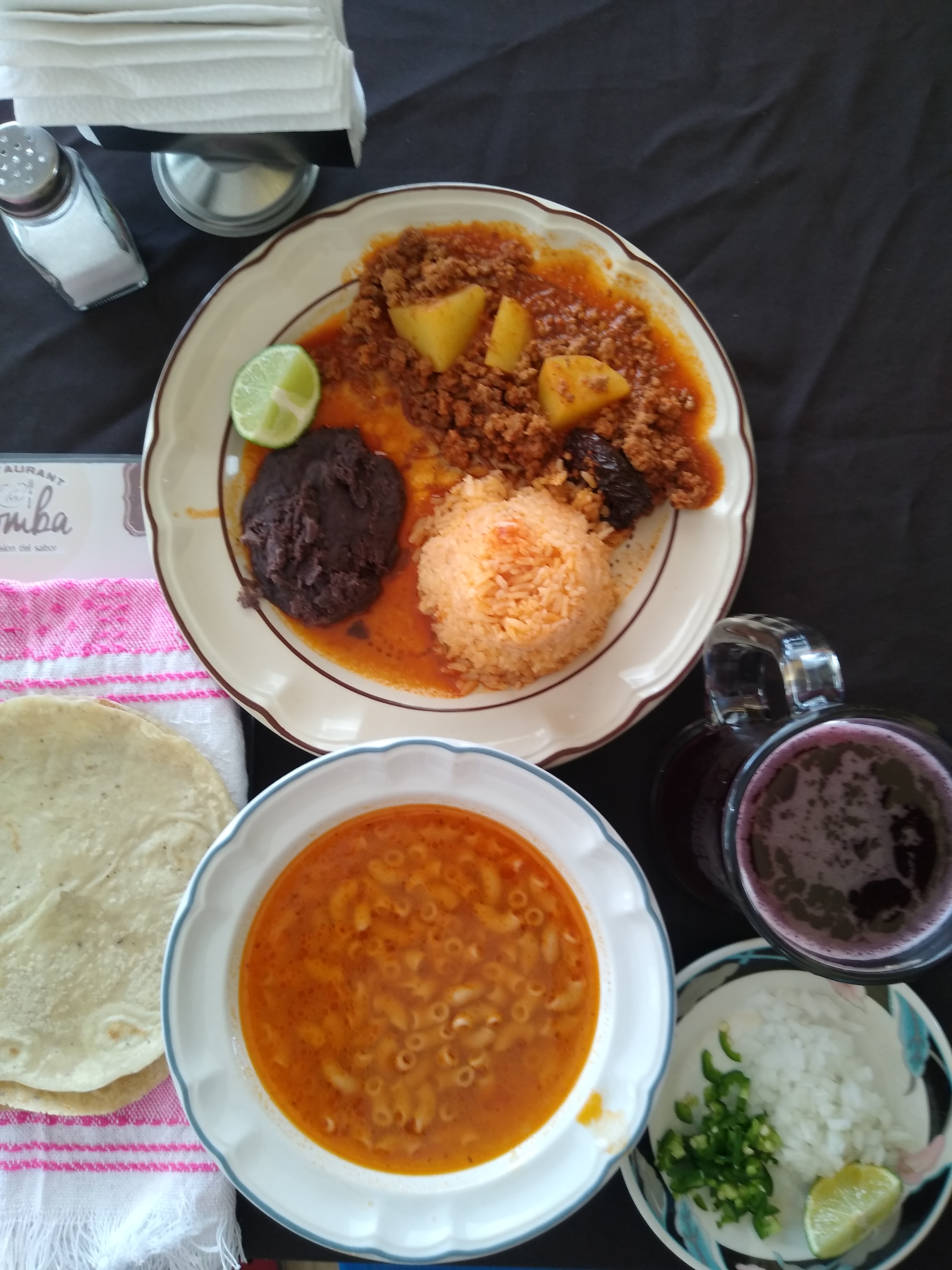 RESTAURANT LA B0MBA image 2