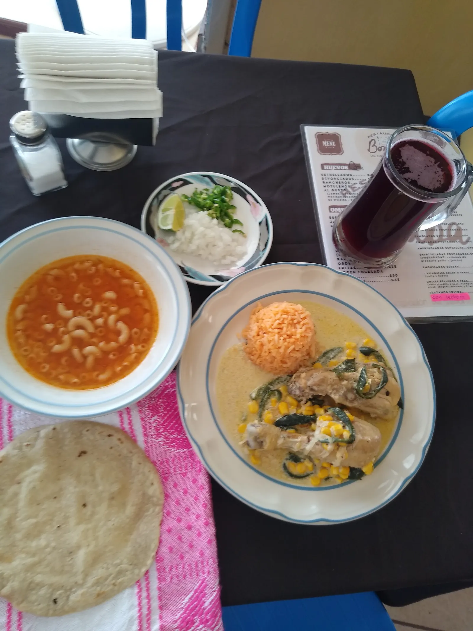 RESTAURANT LA B0MBA image 3