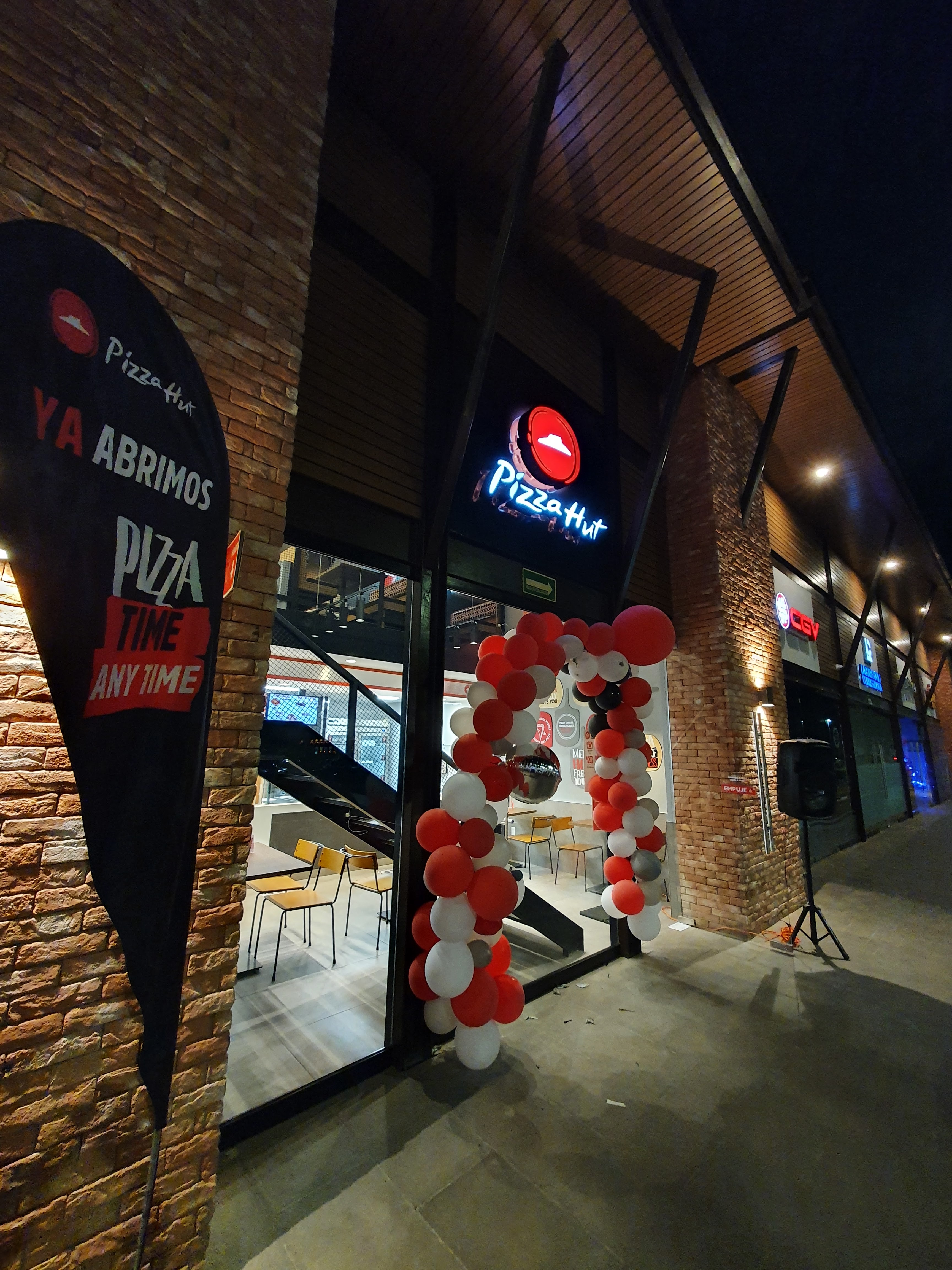 Pizza Hut El Refugio Qro image 3