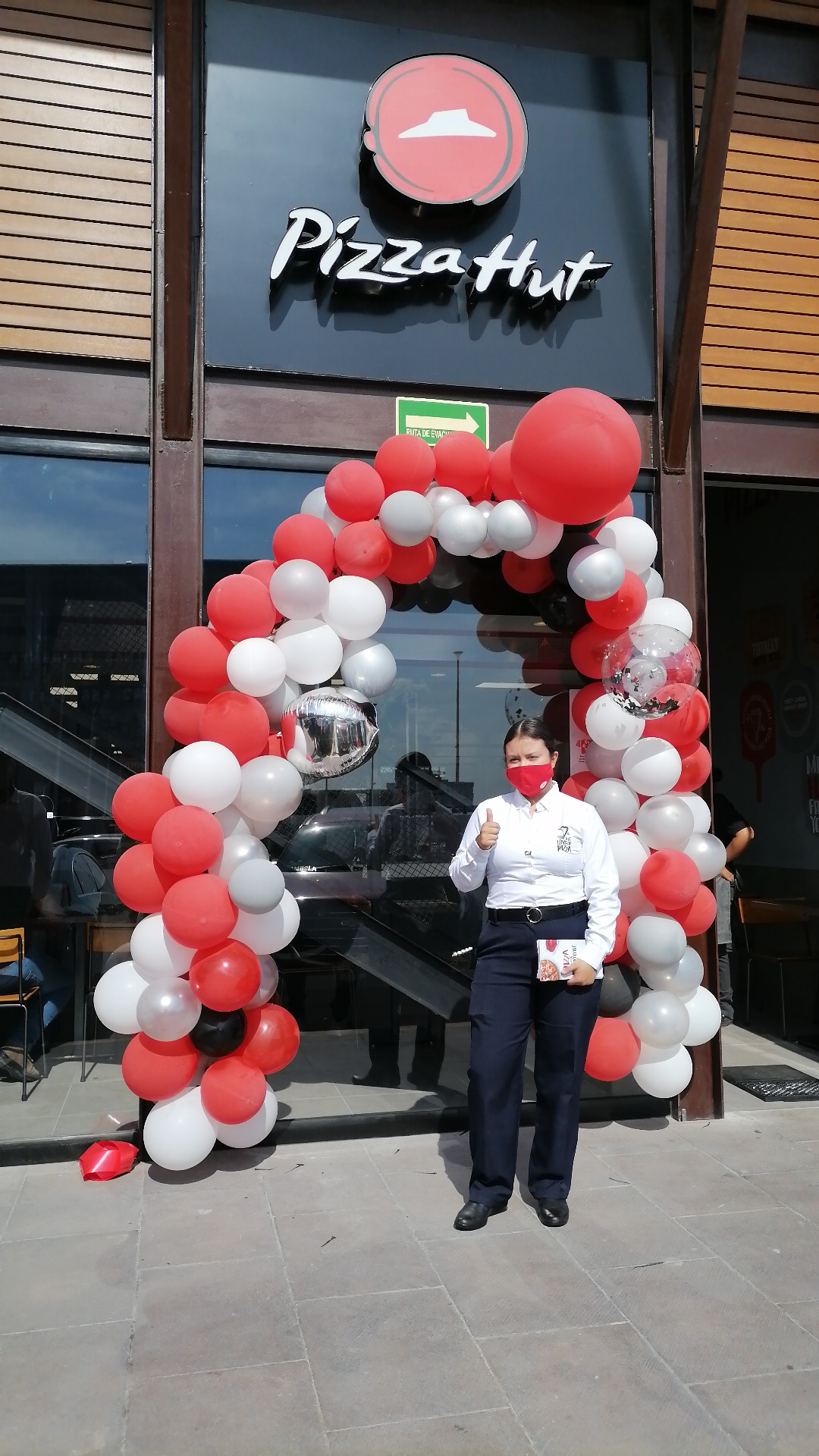 Pizza Hut El Refugio Qro image 8