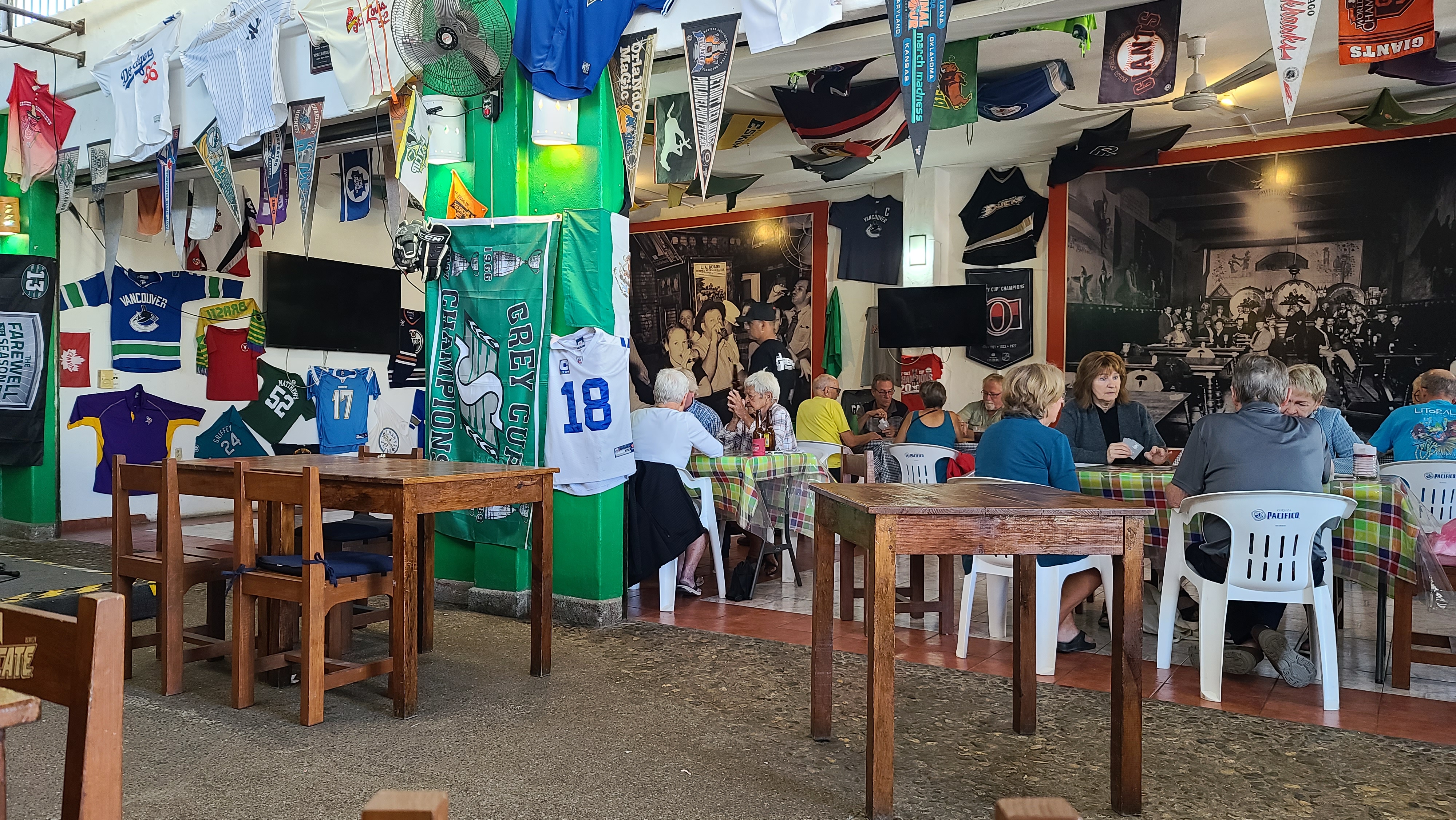 Friends Diner image 3