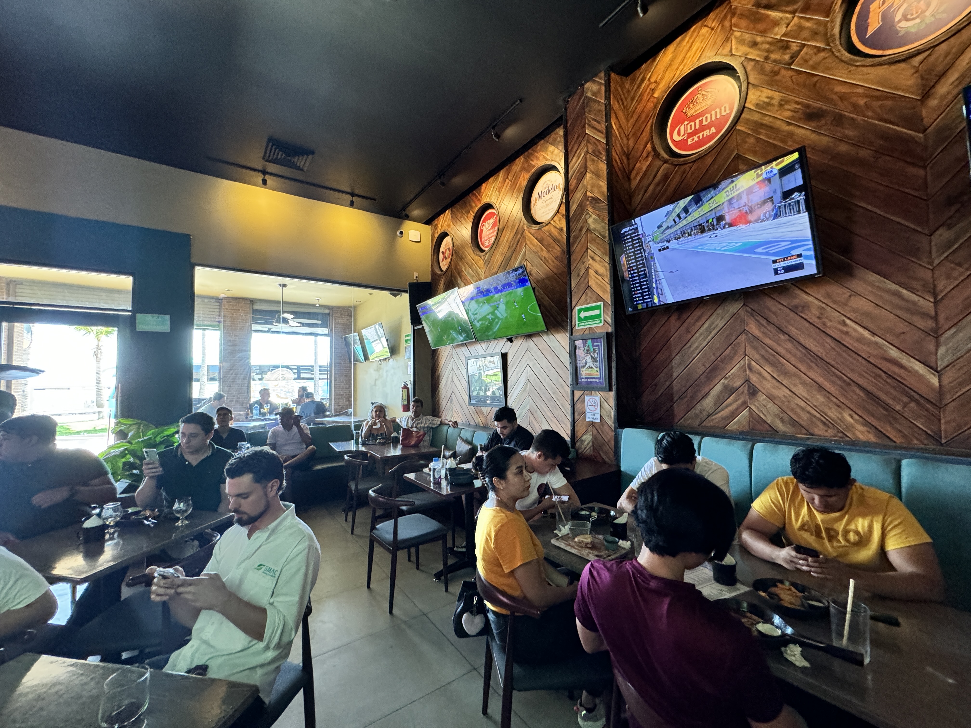 Sport Box - Restaurant & Bar image 3