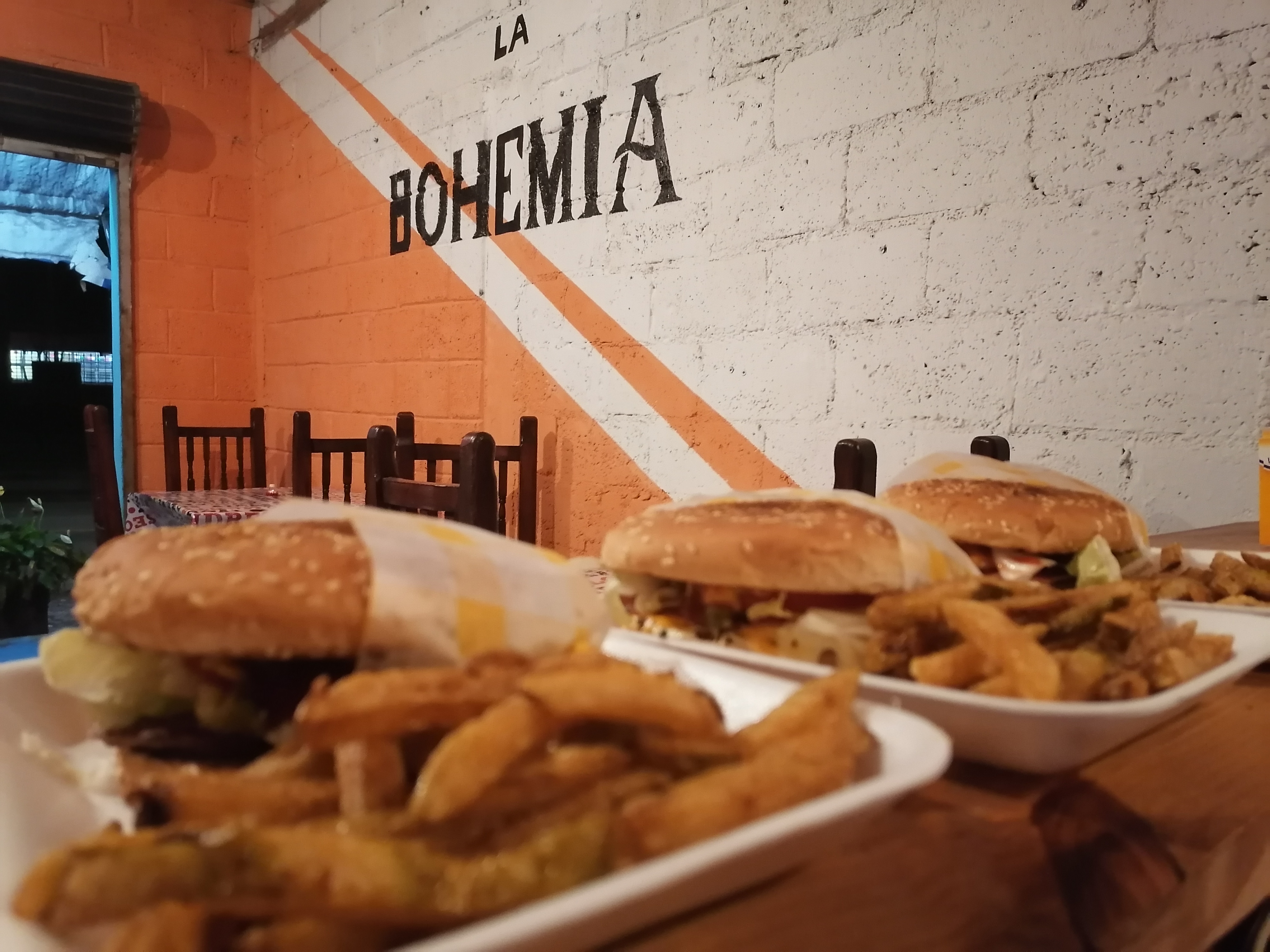 La Bohemia Alitas y botanas image 7