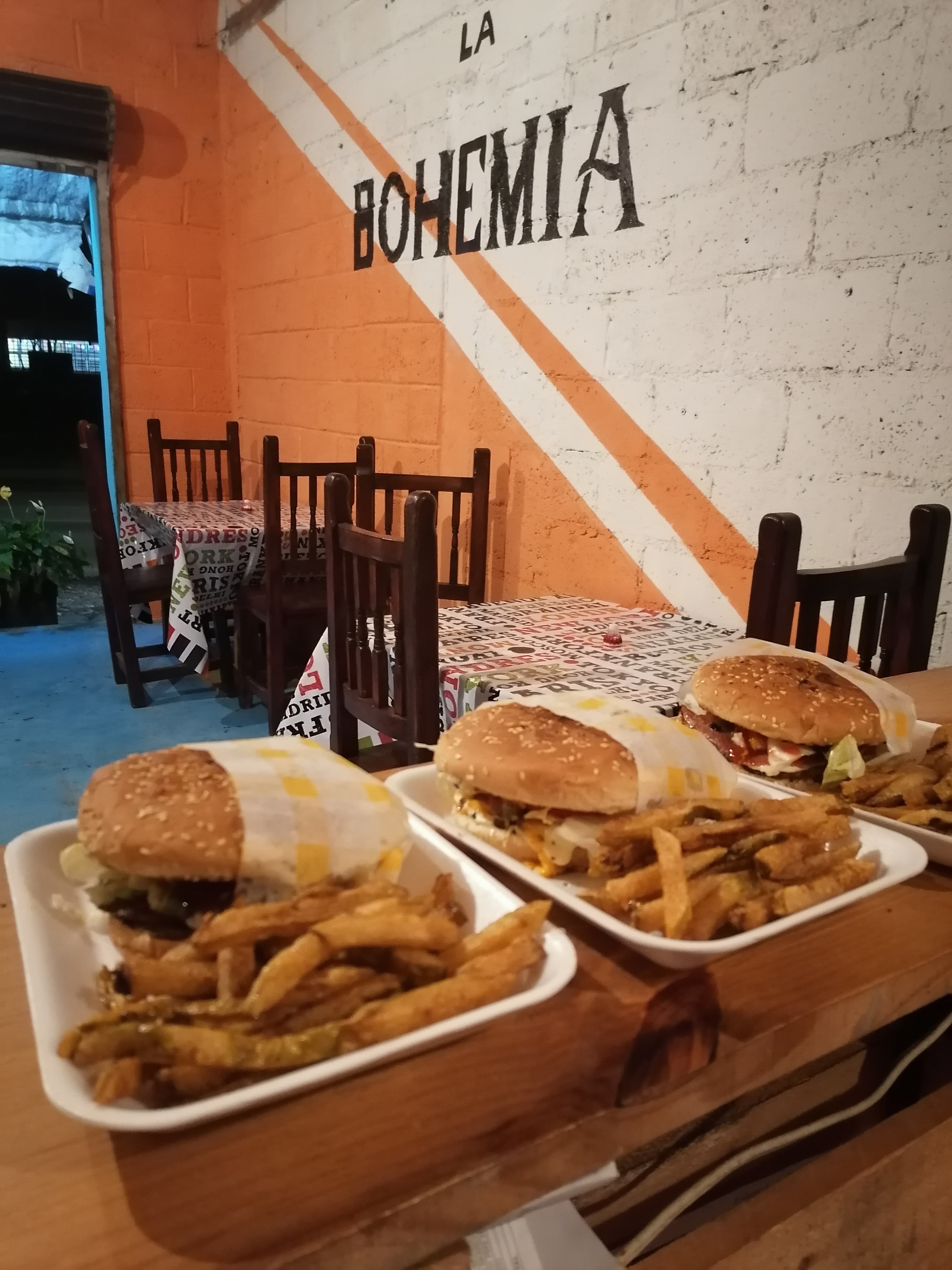 La Bohemia Alitas y botanas image 8