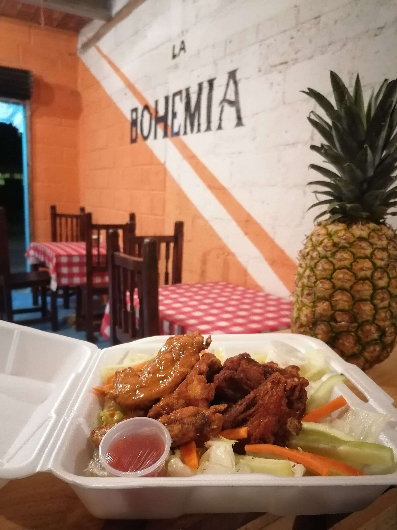 La Bohemia Alitas y botanas image 9