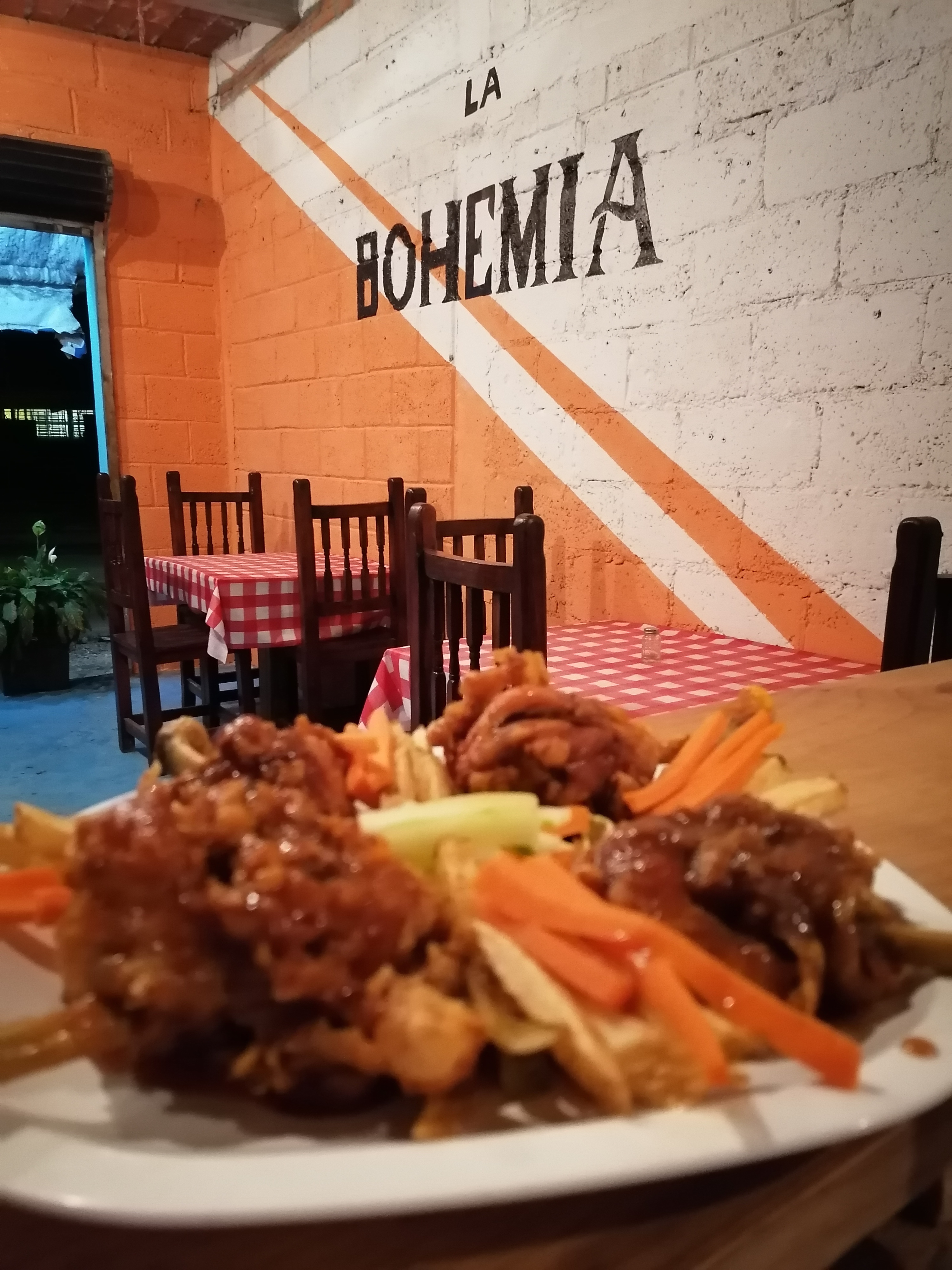 La Bohemia Alitas y botanas image 10