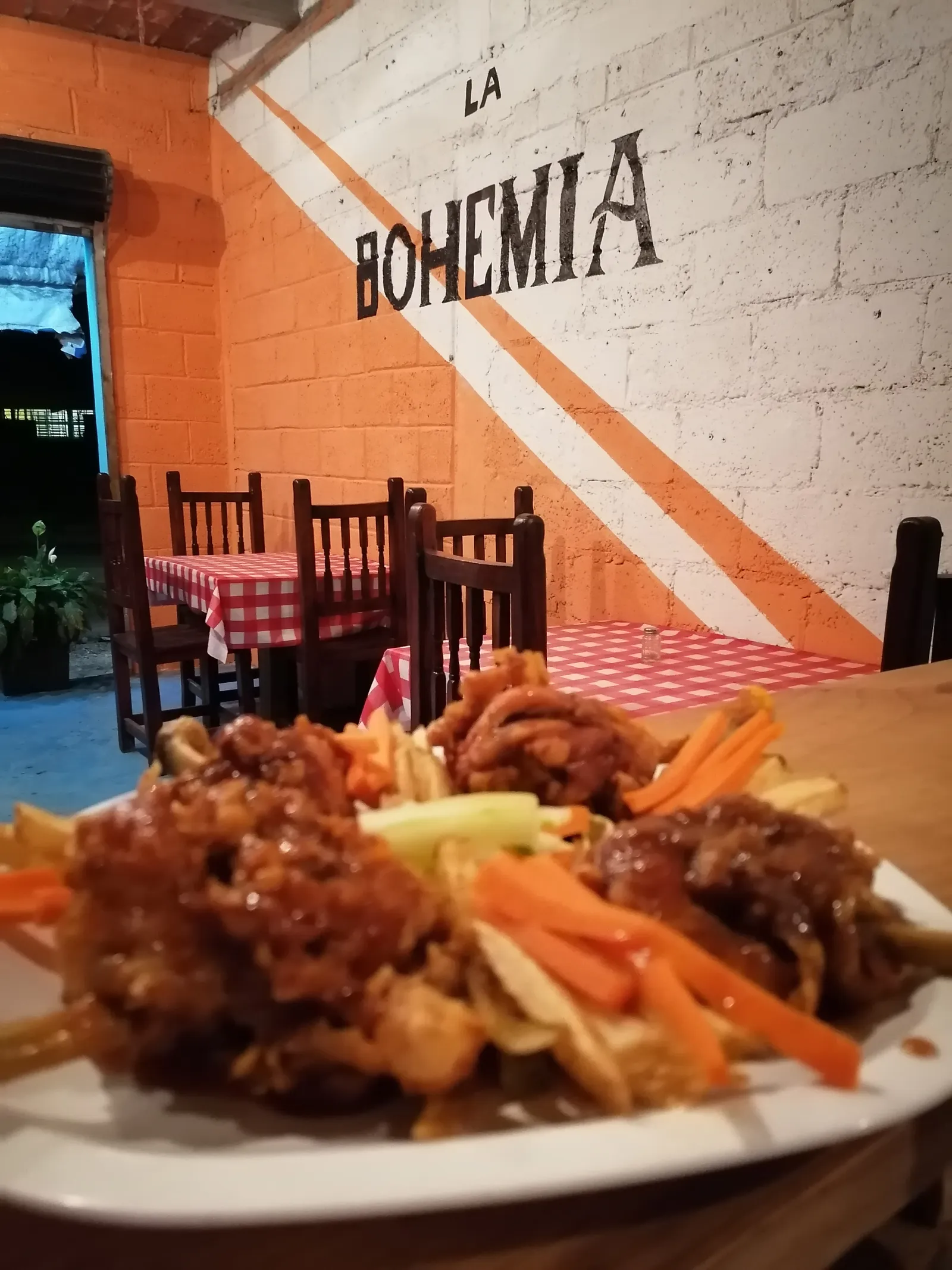 La Bohemia Alitas y botanas image 10