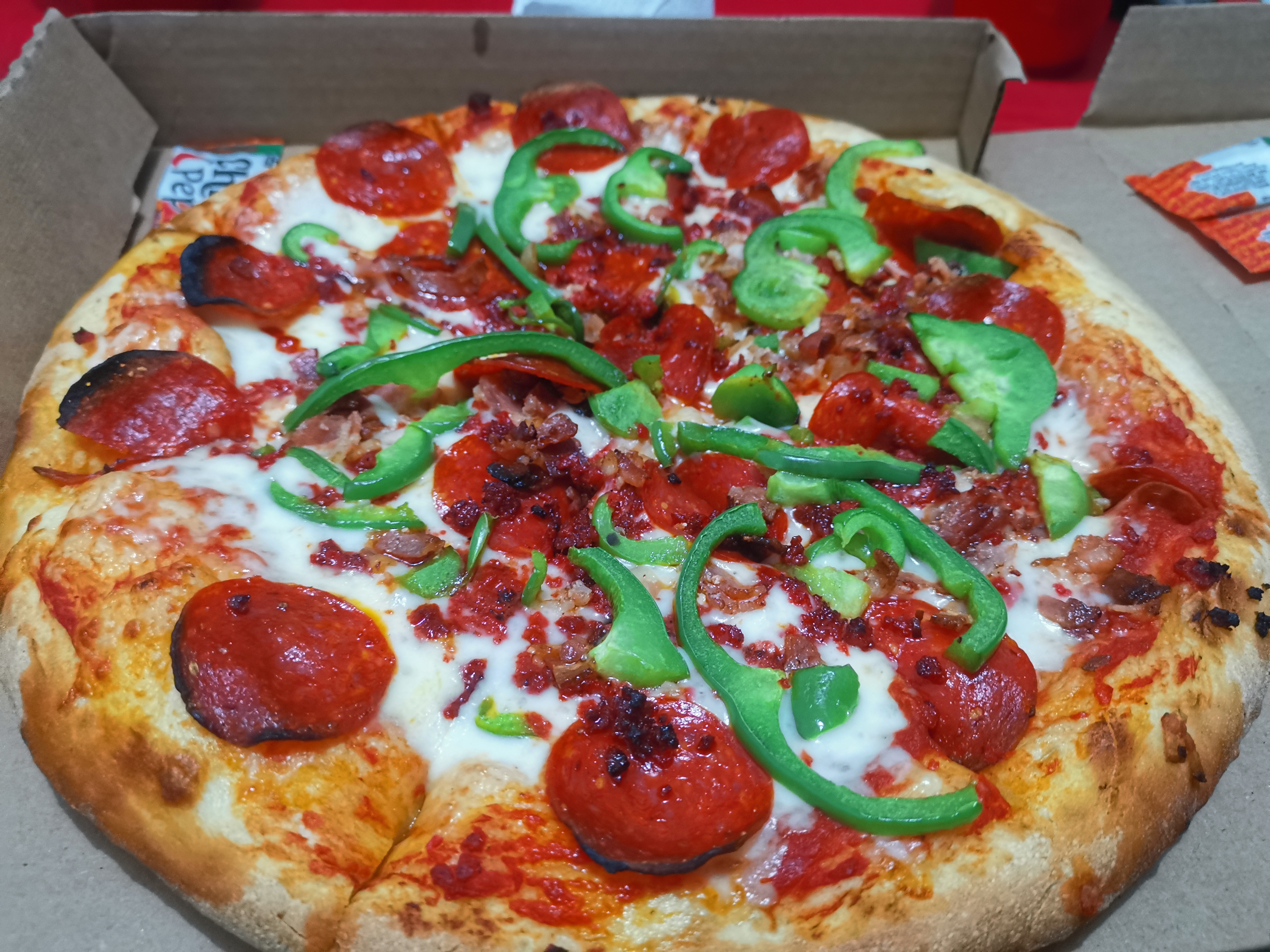 Tomatos Pizza image 1