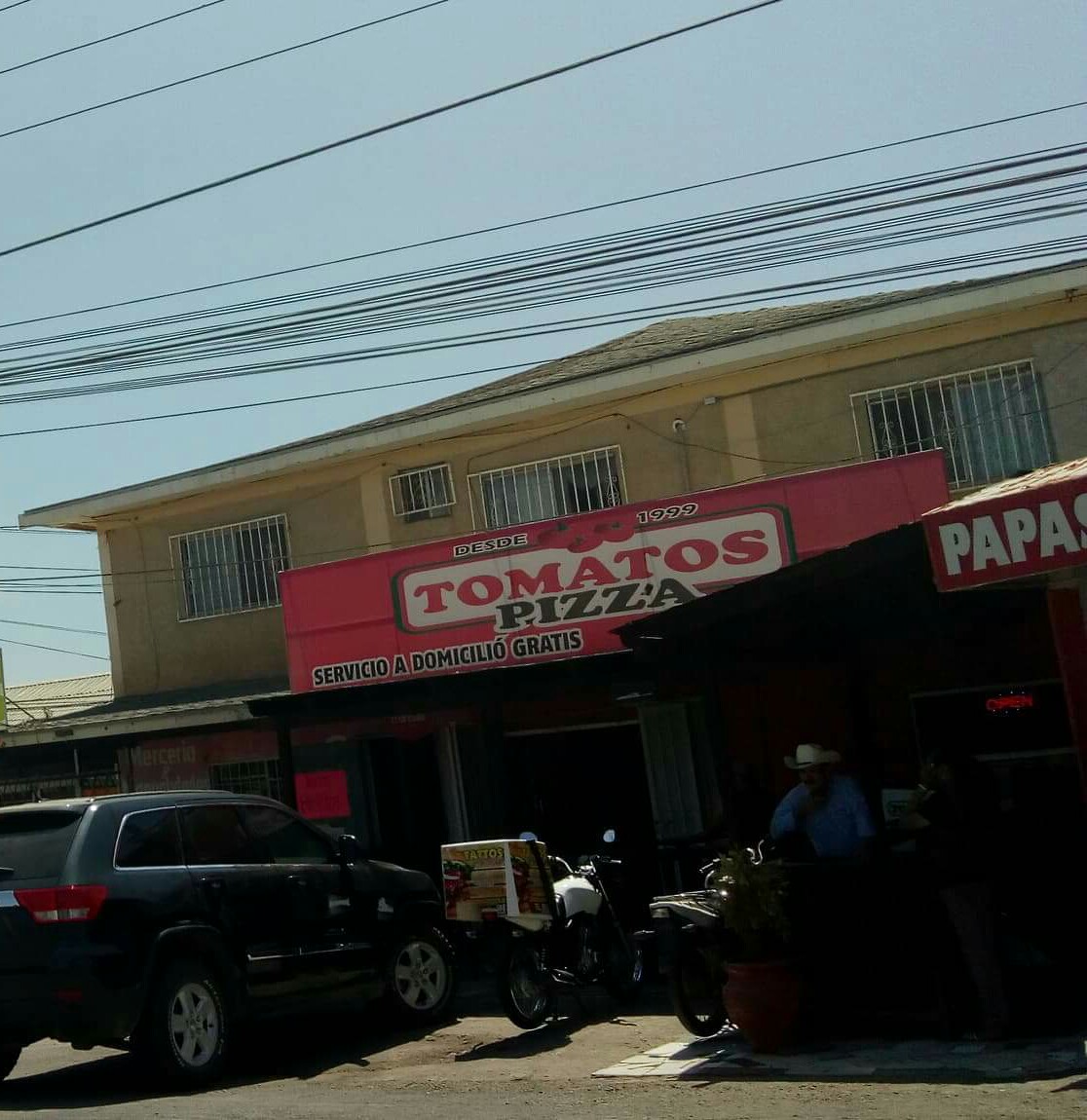 Tomatos Pizza image 2