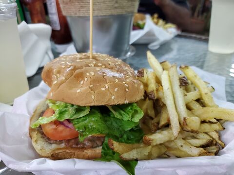 Berrinches Burguers image 2