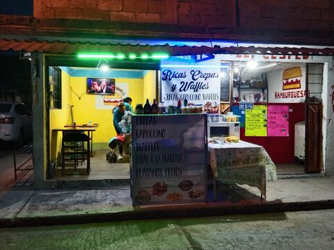 Tortas y Hamburguesas El césped image 1
