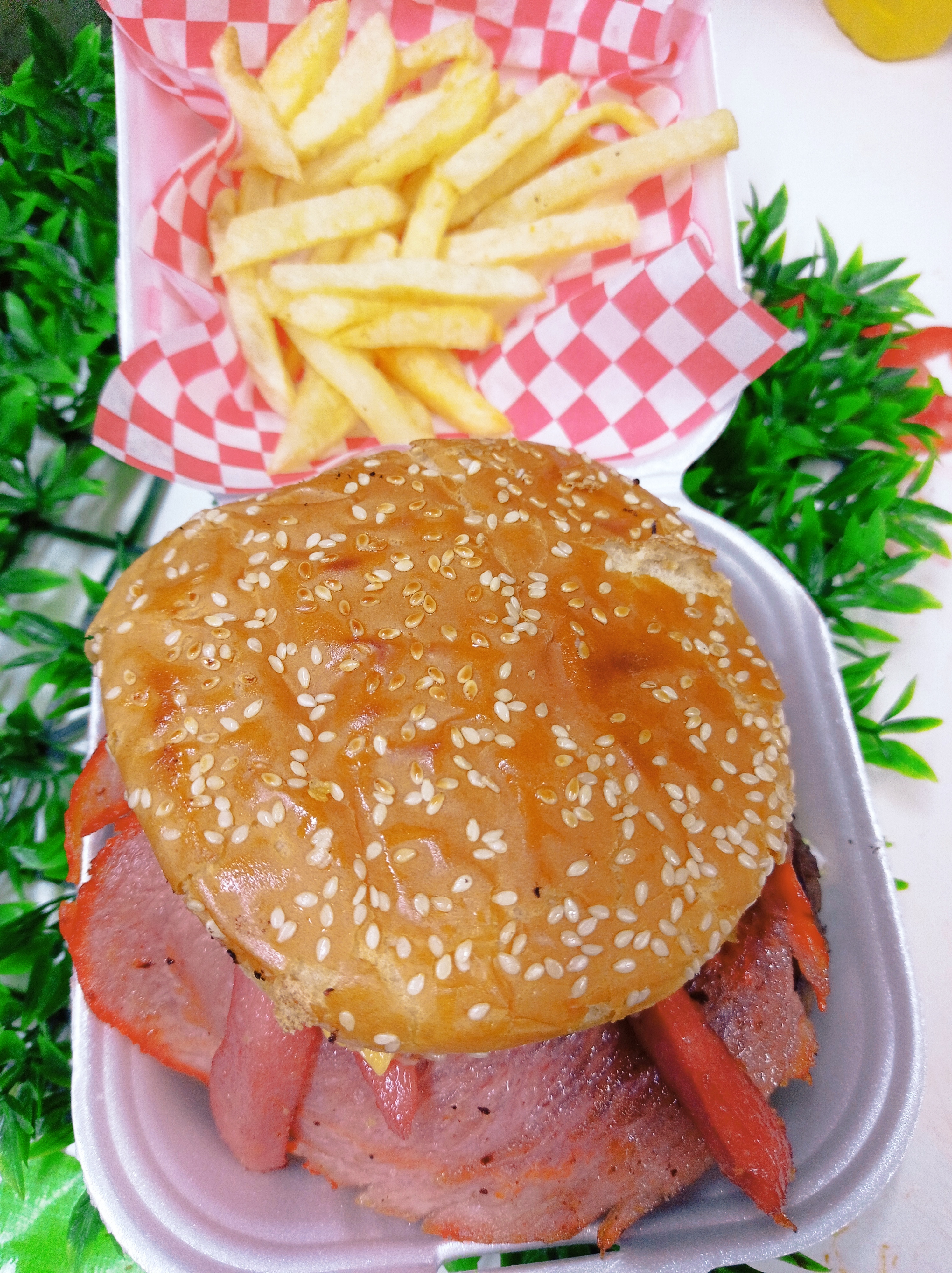 Tortas y Hamburguesas El césped image 7