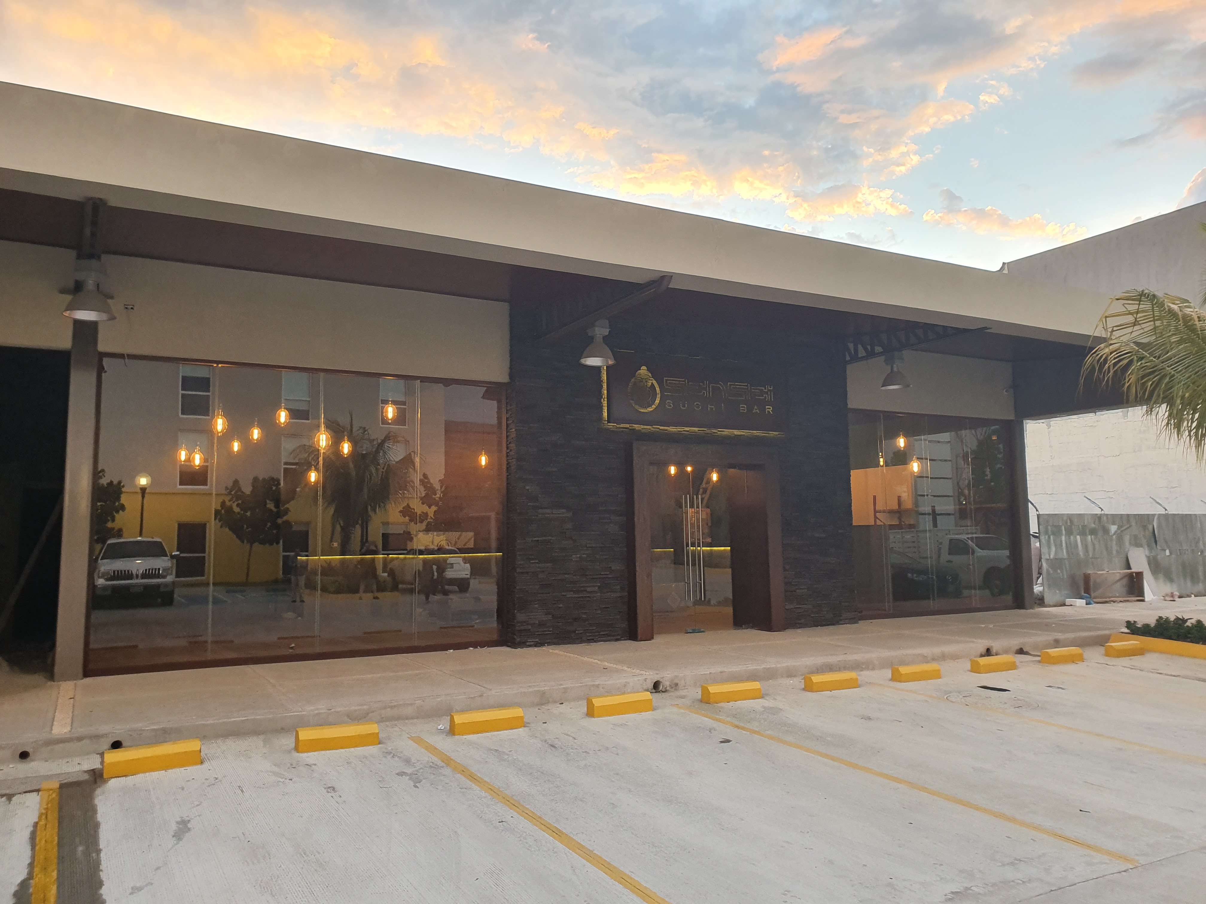 Sensei Sushi Bar image 1