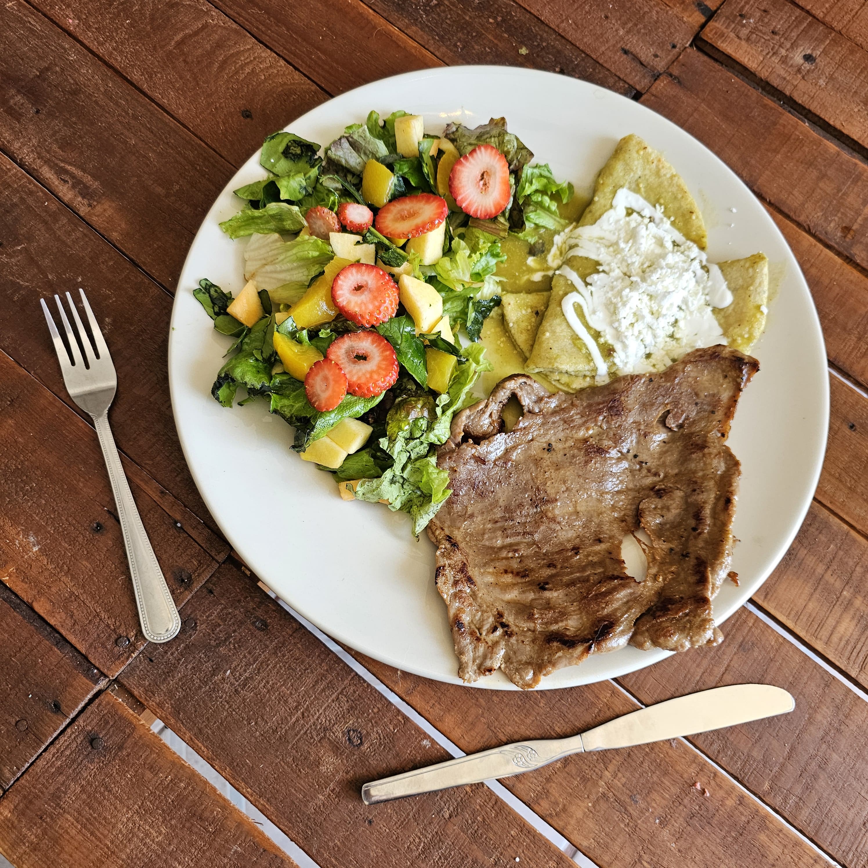 La Bruja y sus Duendes image 2