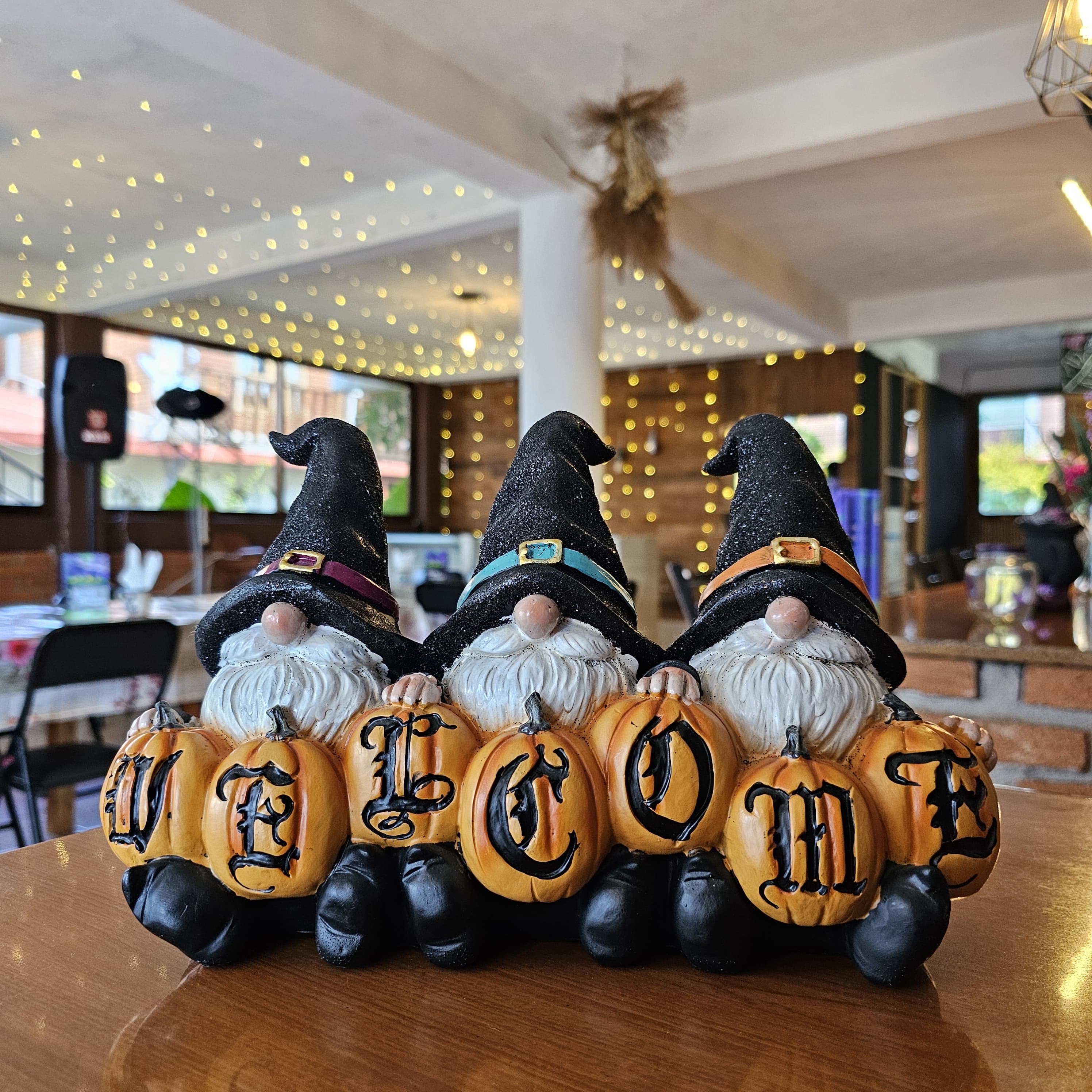 La Bruja y sus Duendes image 7