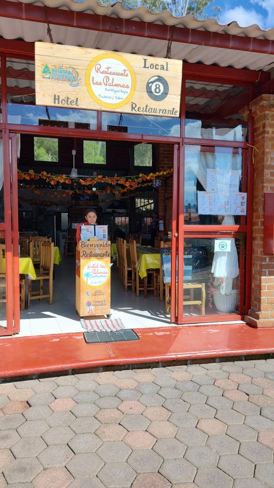 Local 8 Las Palmas image 1