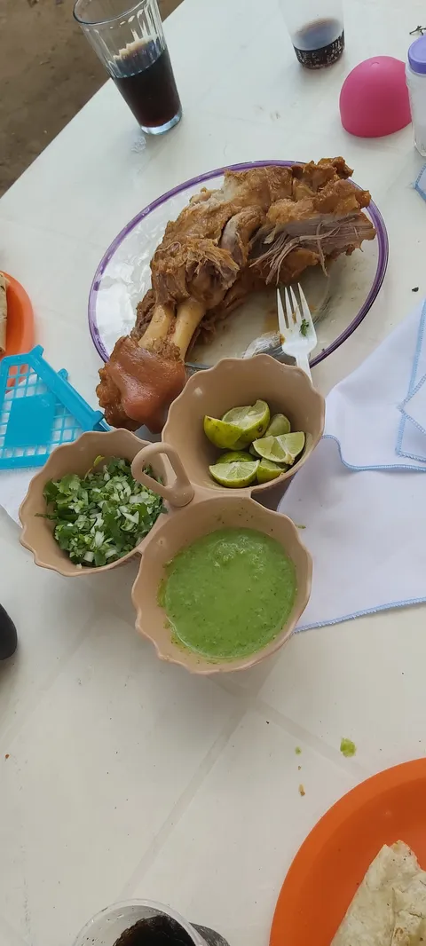 Carnitas y chicharrones la capillita image 4