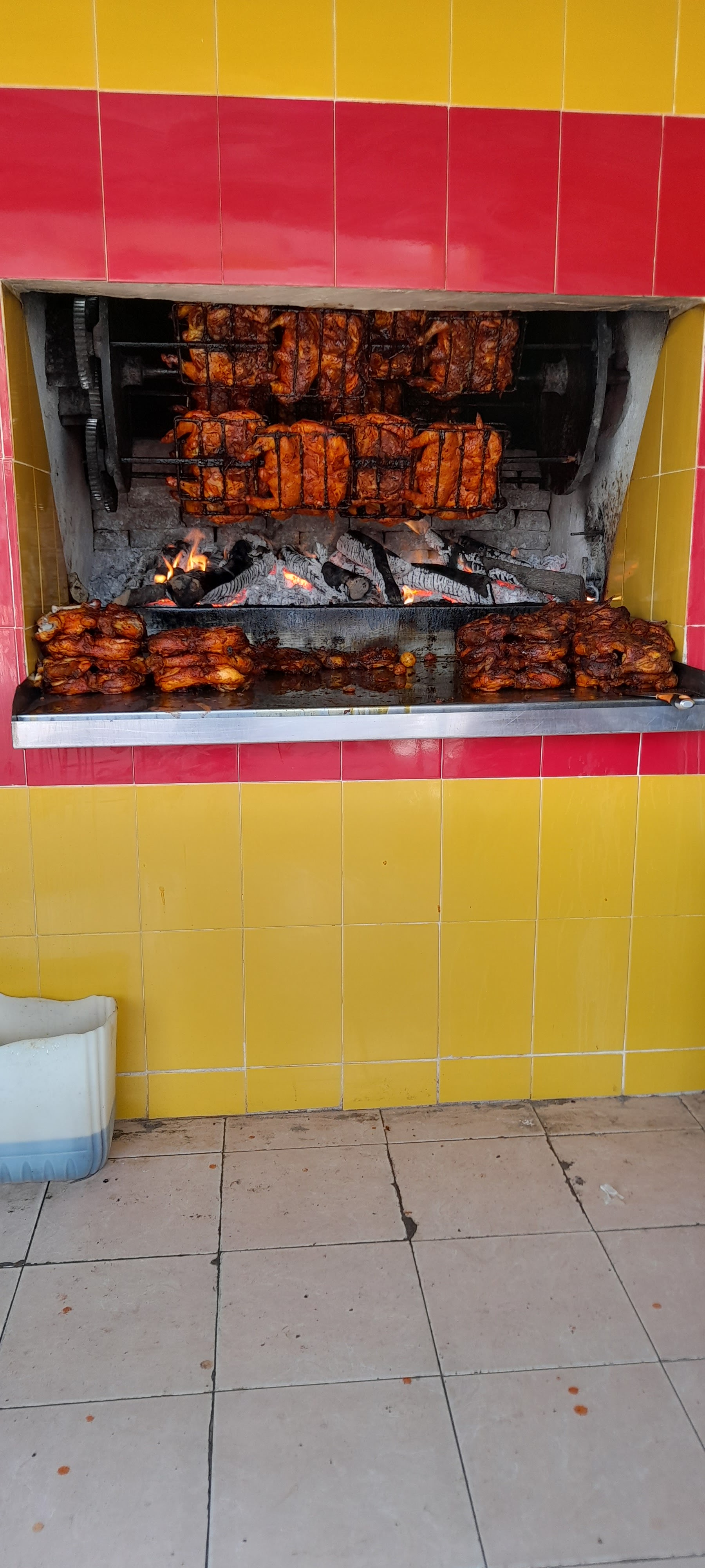 Pollo a la Leña Luna image 1