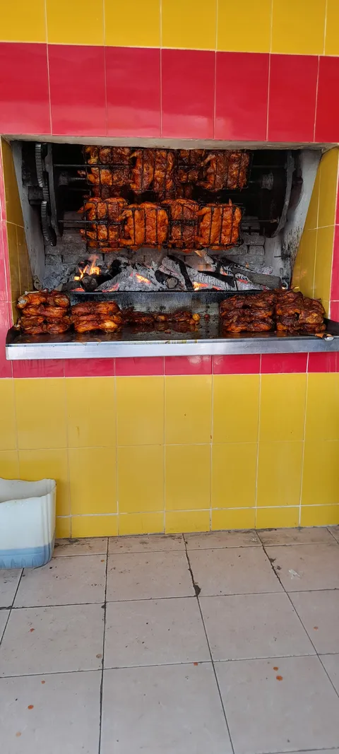 Pollo a la Leña Luna image 1