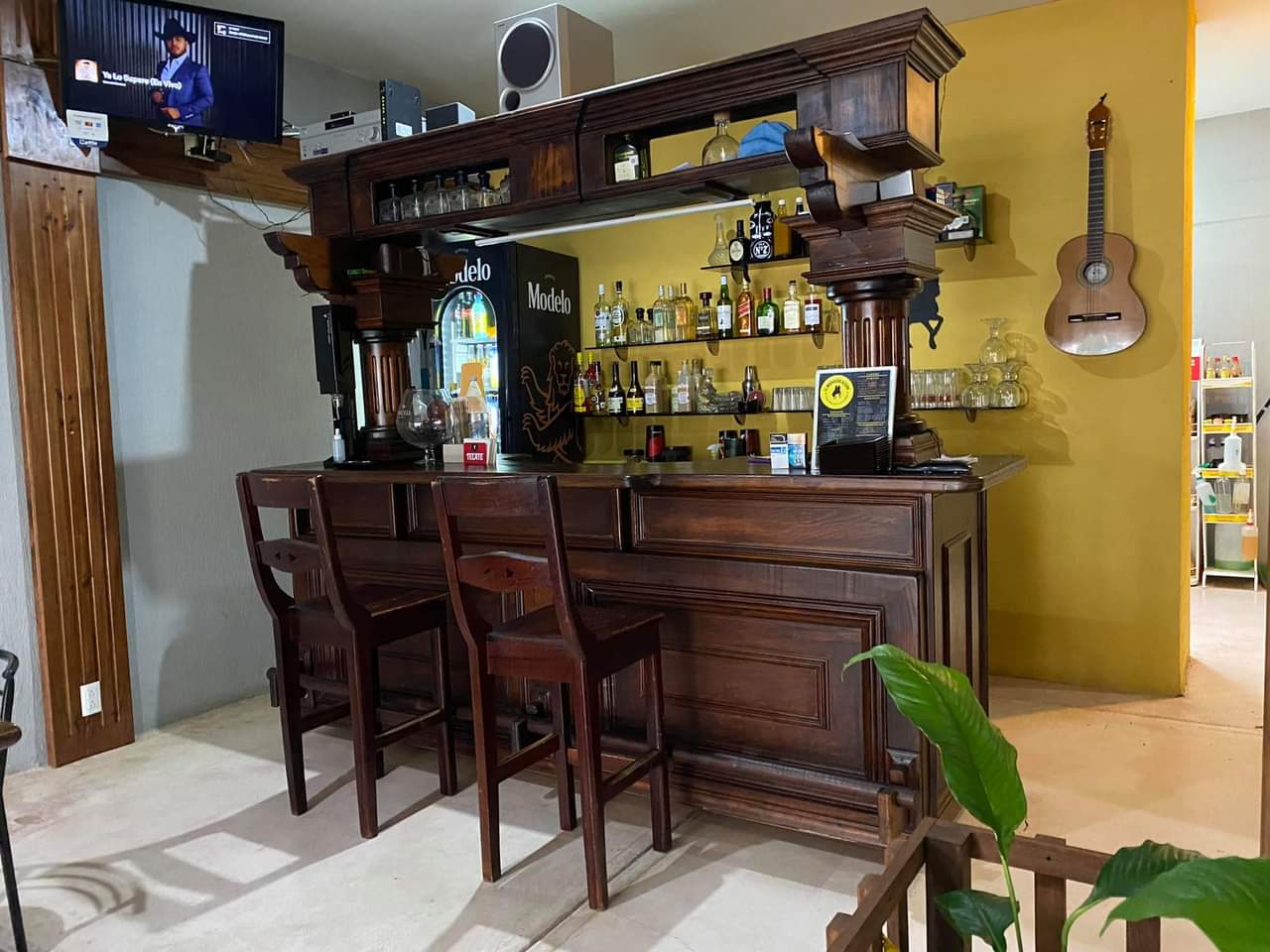 El muchacho alegre Morelia, botanero bar image 3