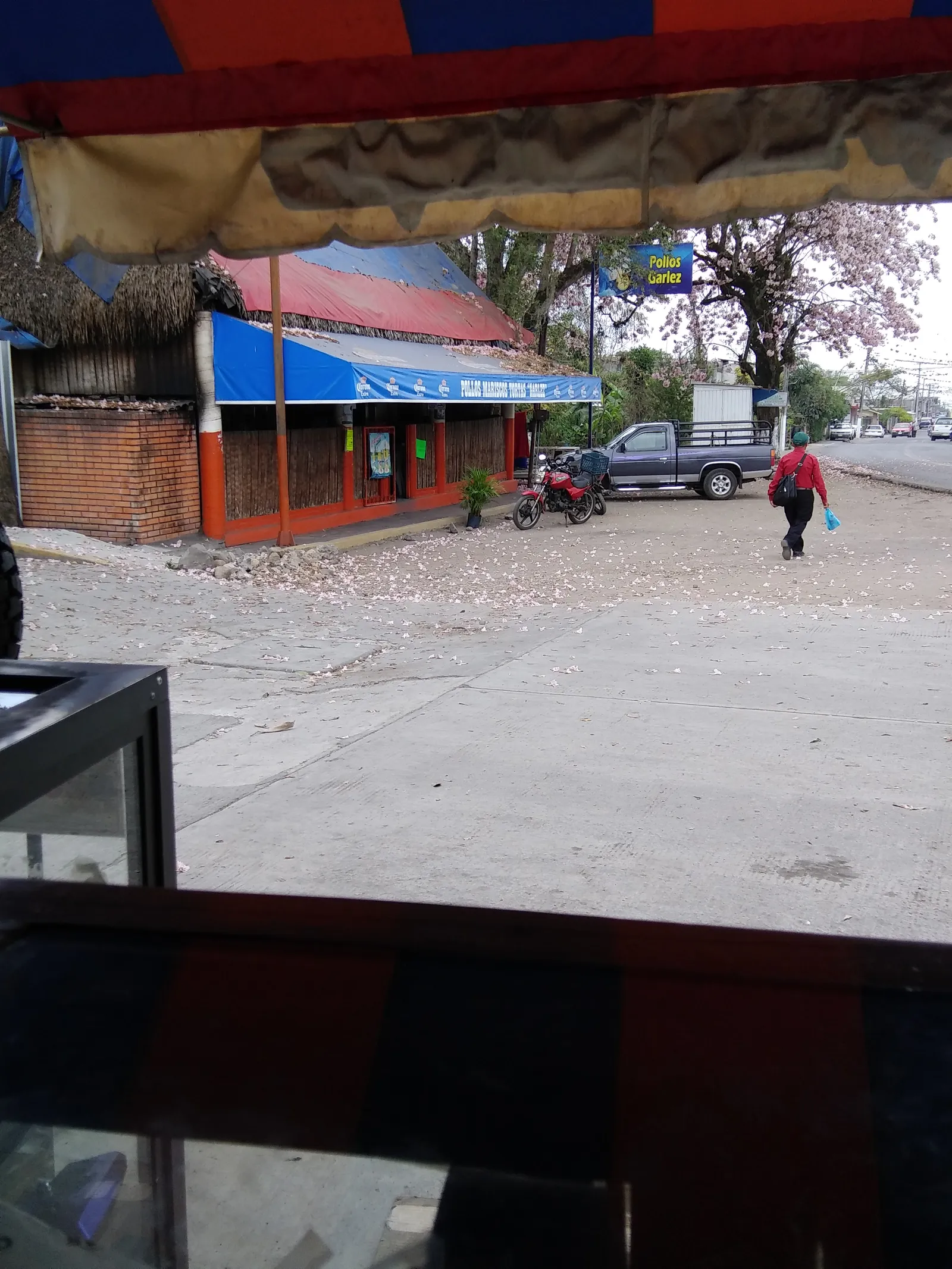 Pollos Garlez image 2