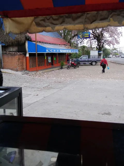 Pollos Garlez image 2