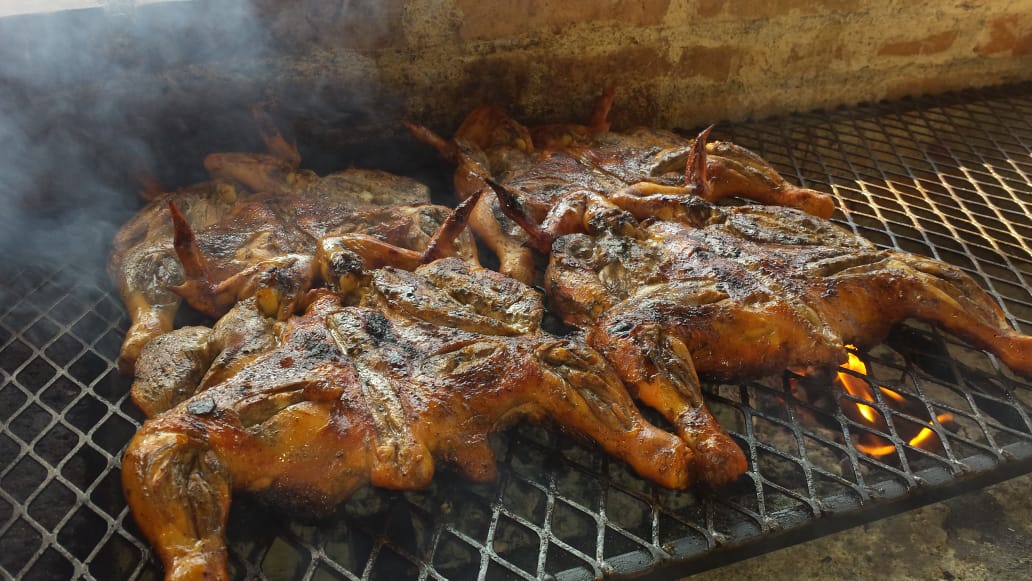 El Jacalito, pollos al carbón image 1