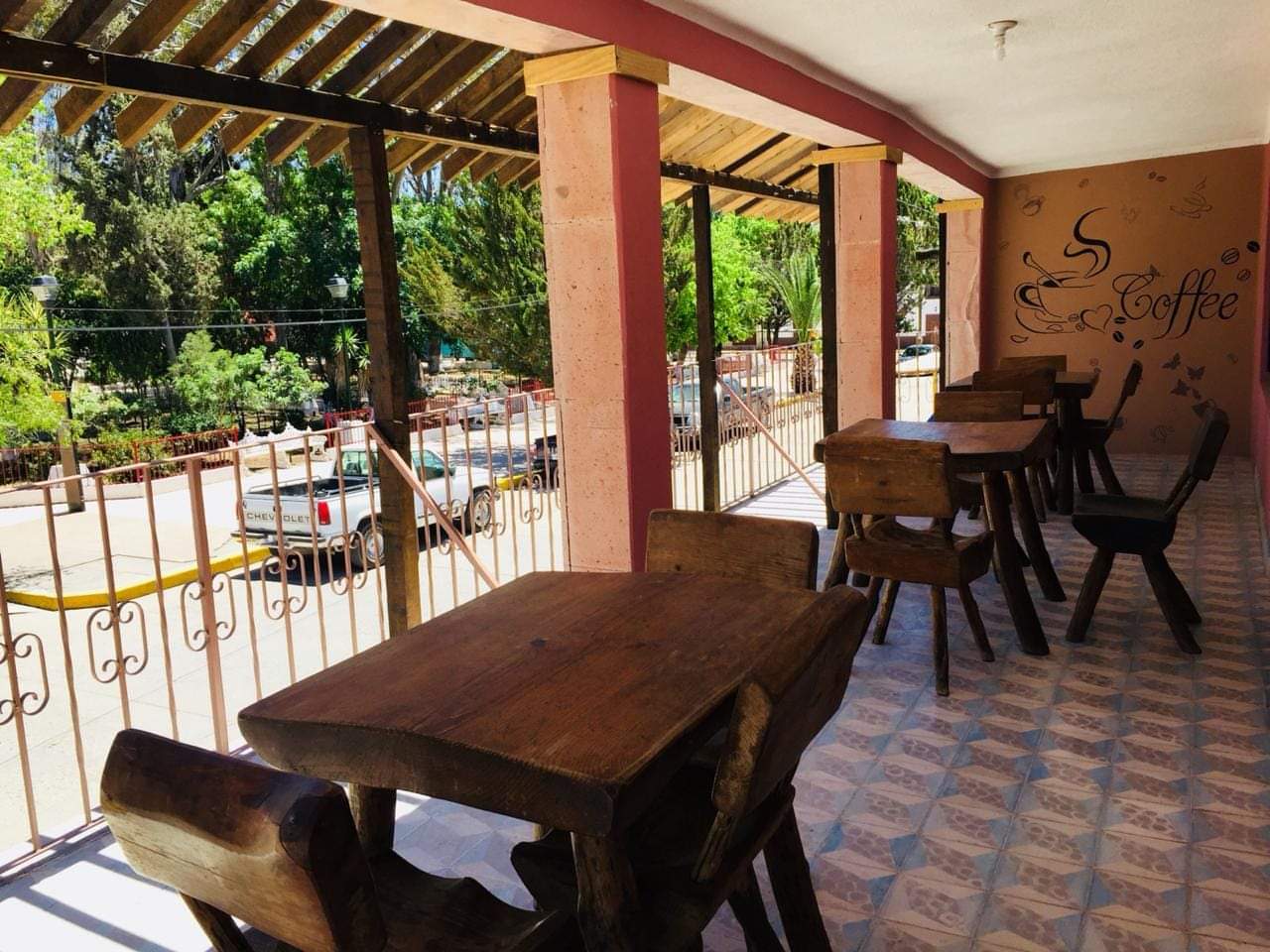 El León Restaurant image 1