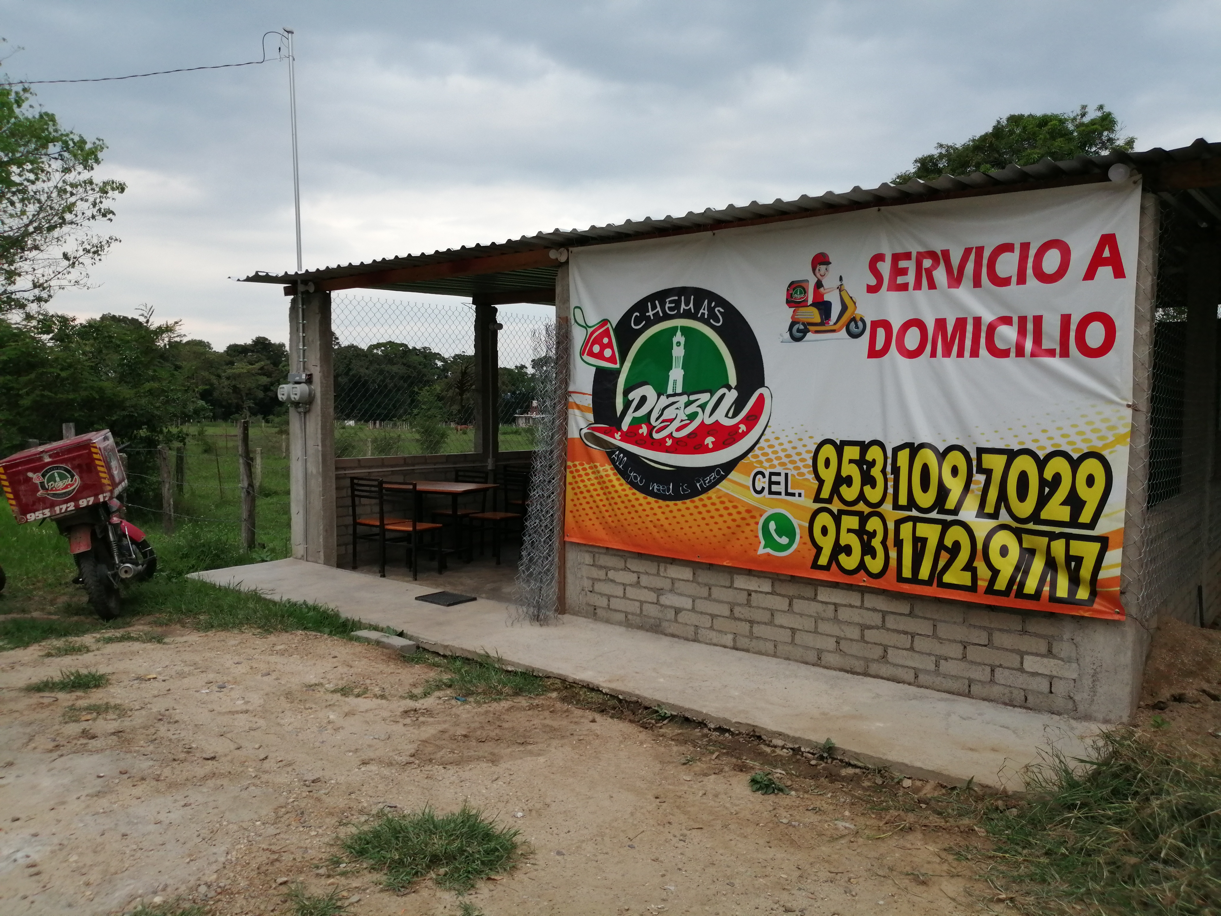 Chema's Pizza image 1