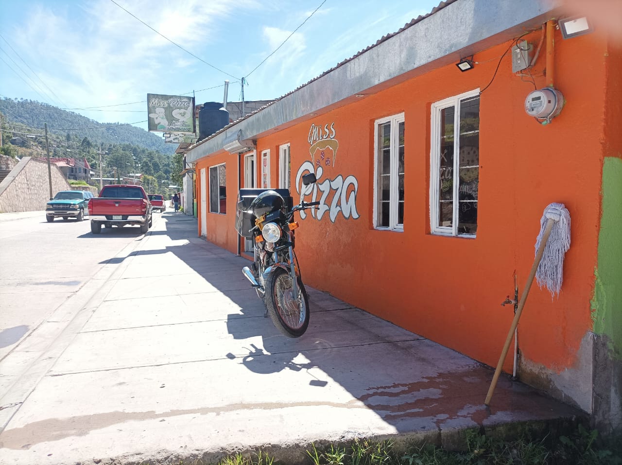 Miss Pizza Suc. Chih image 3