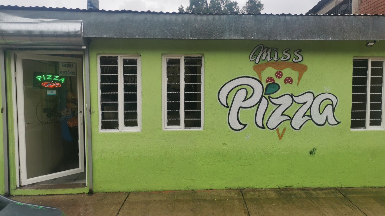 Miss Pizza Suc. Chih image 5