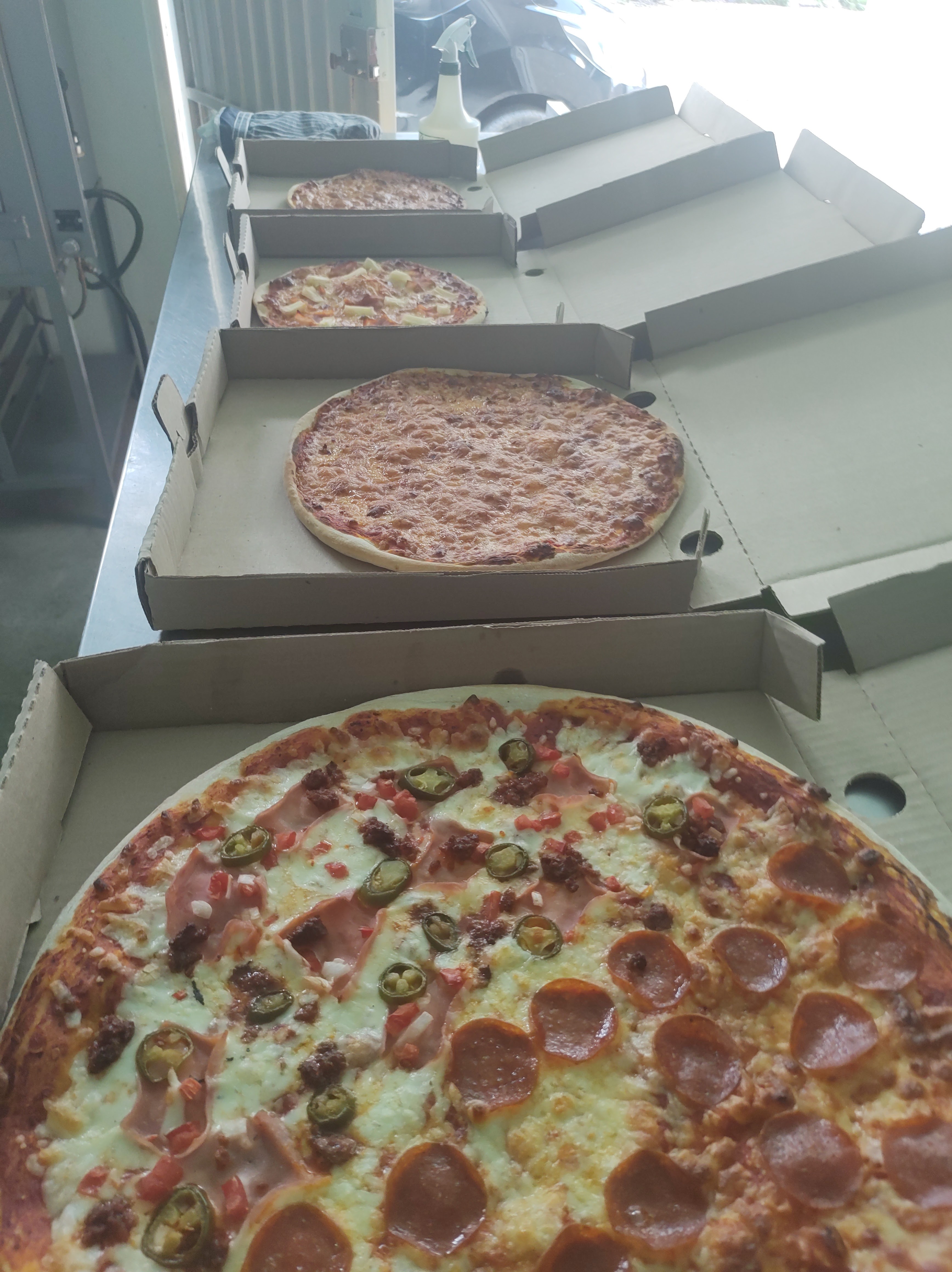 PIZZAS Y MÁS... image 1