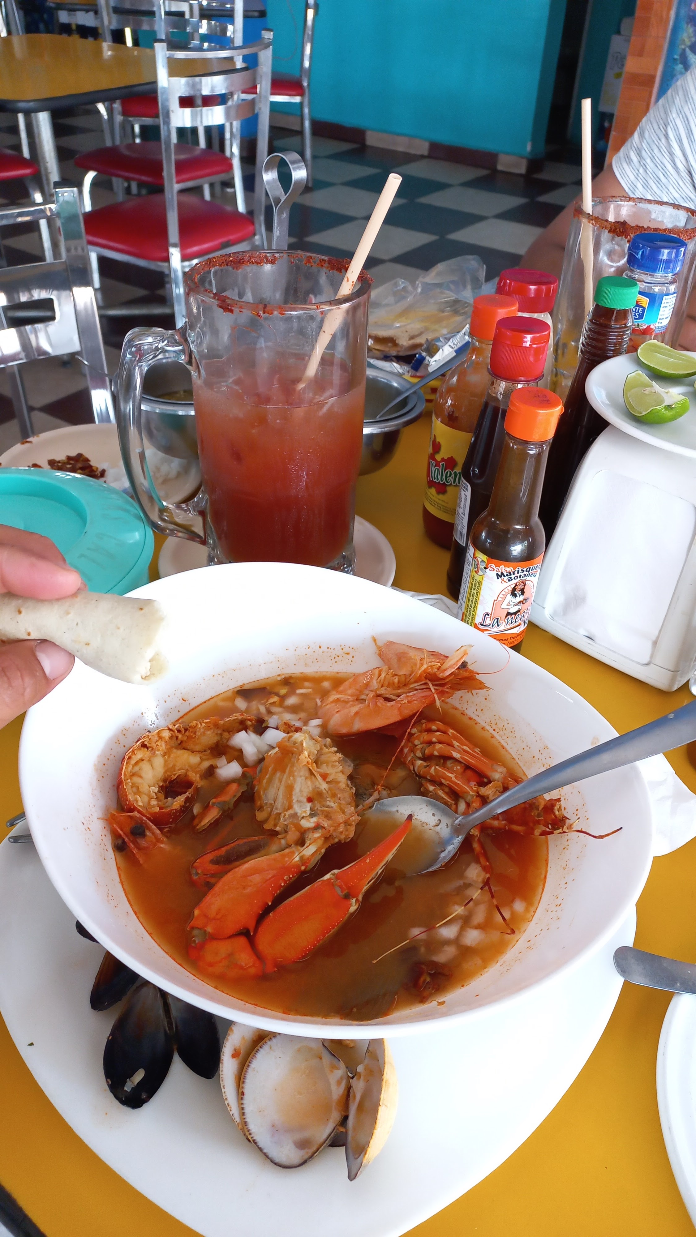 Mariscos La Red image 5