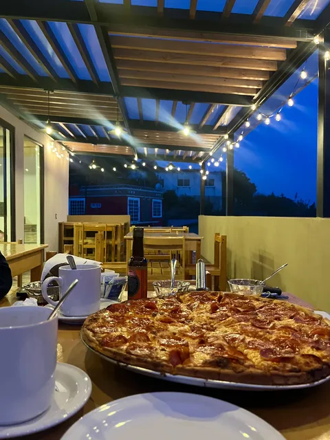 REINA PIZZA-REPOSTERIA image 1