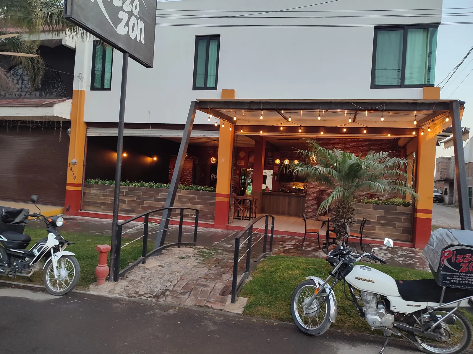 Pizza Zon image 5