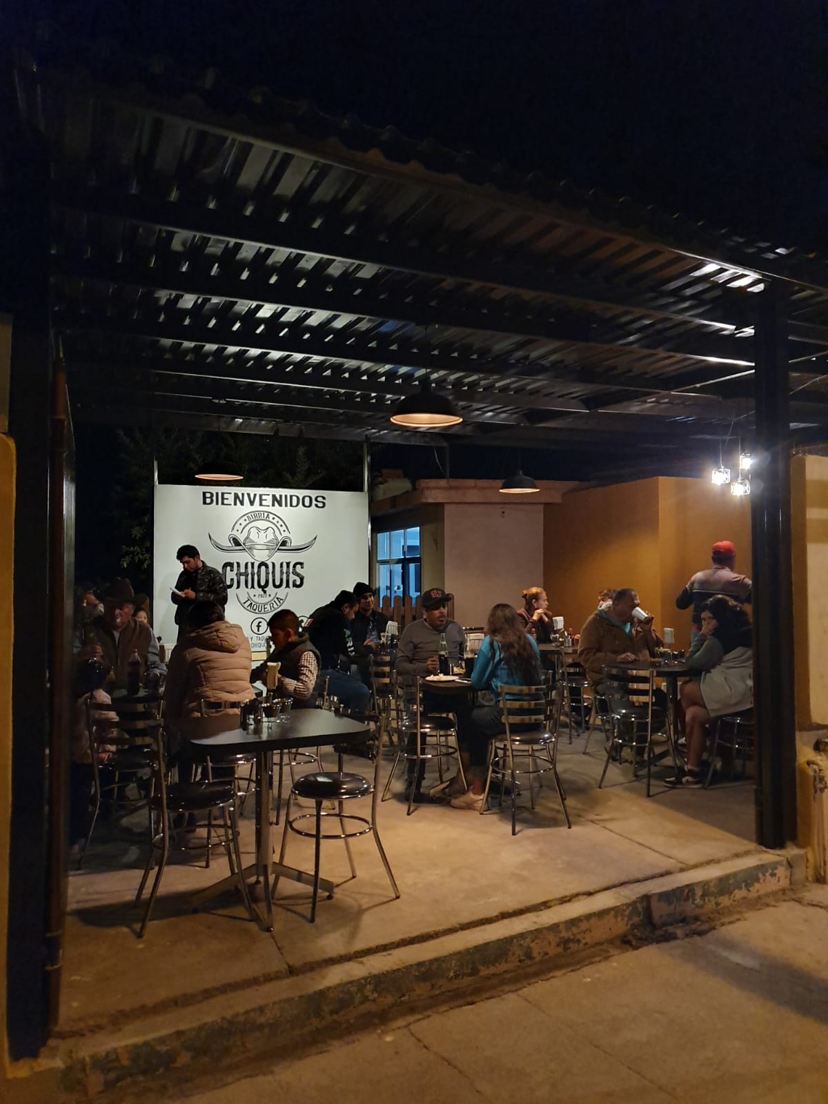 BIRRIERIA Y TAQUERIA CHIQUIS image 2