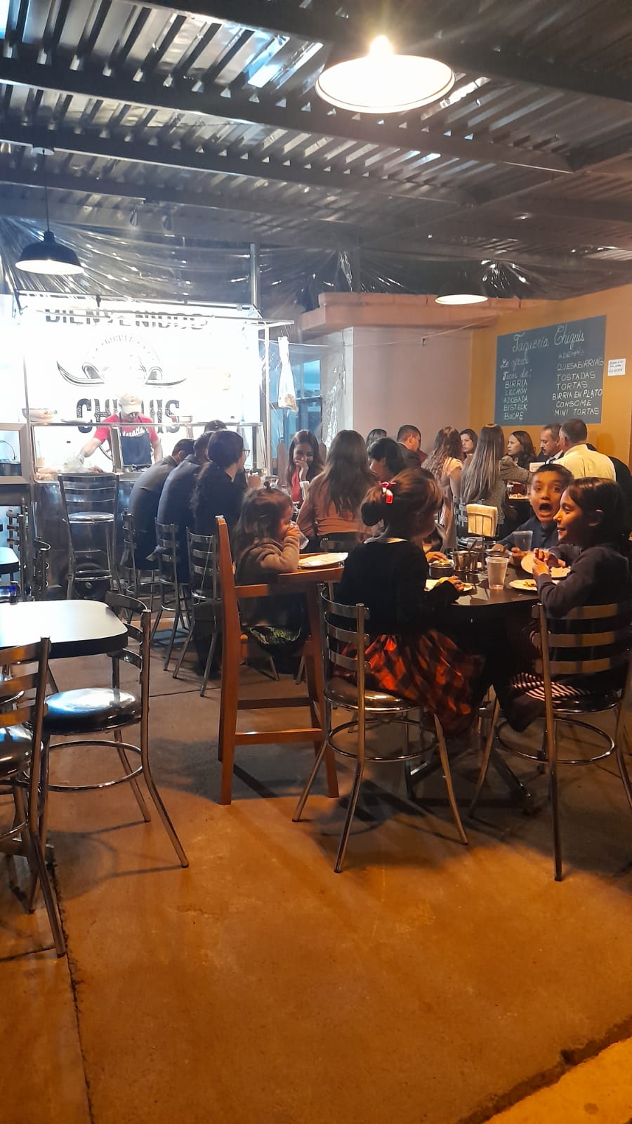 BIRRIERIA Y TAQUERIA CHIQUIS image 8