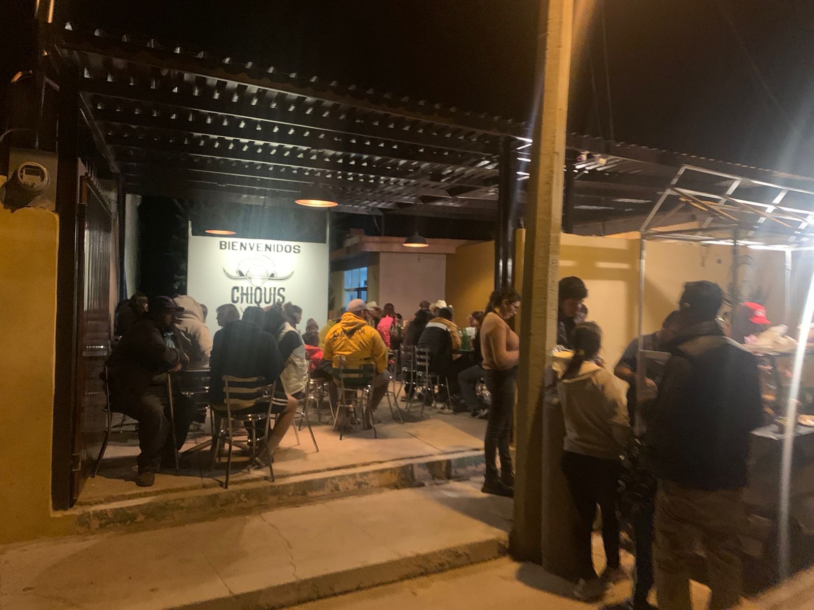 BIRRIERIA Y TAQUERIA CHIQUIS image 9