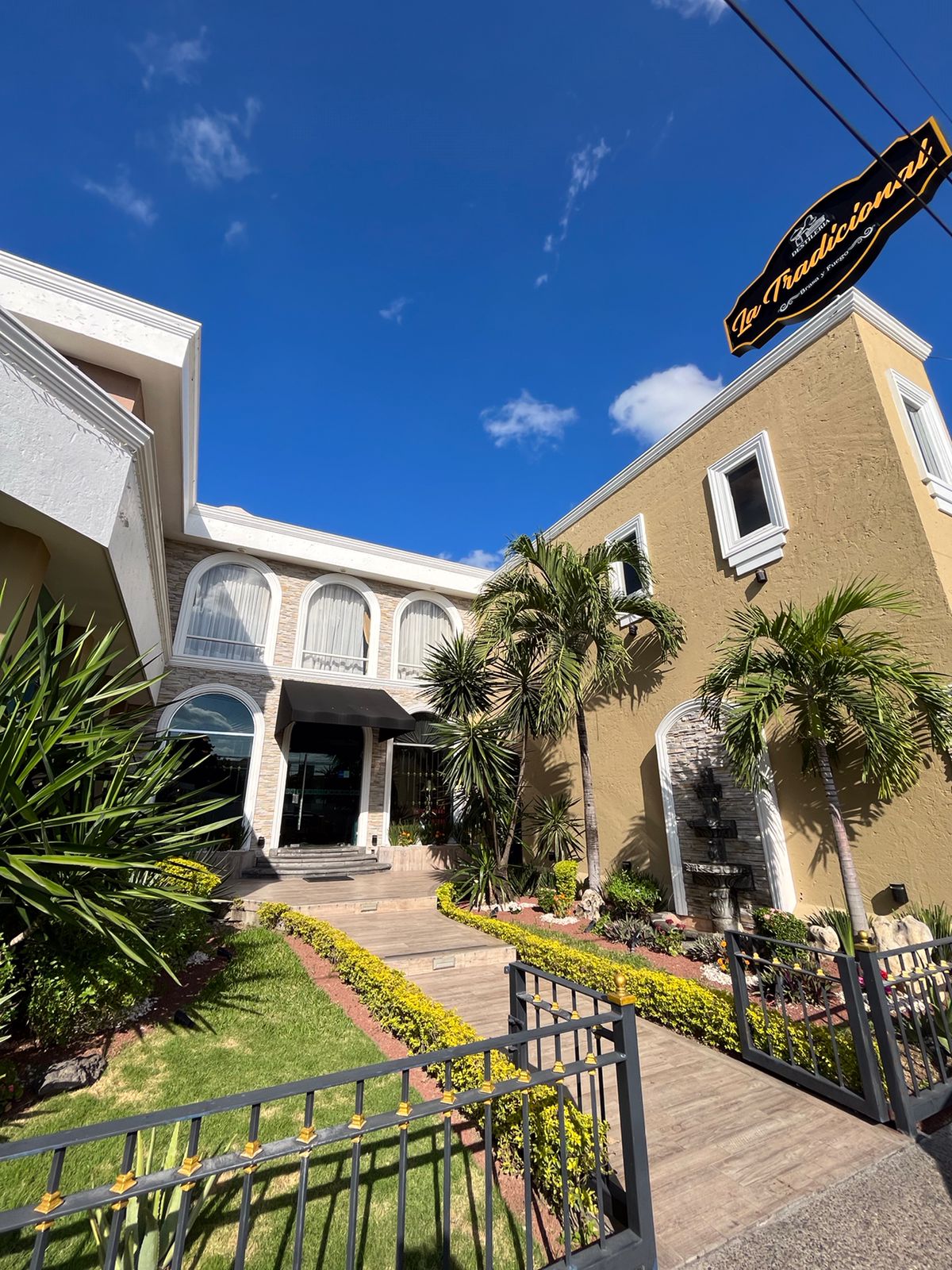 La Tradicional brasa y fuego image 3