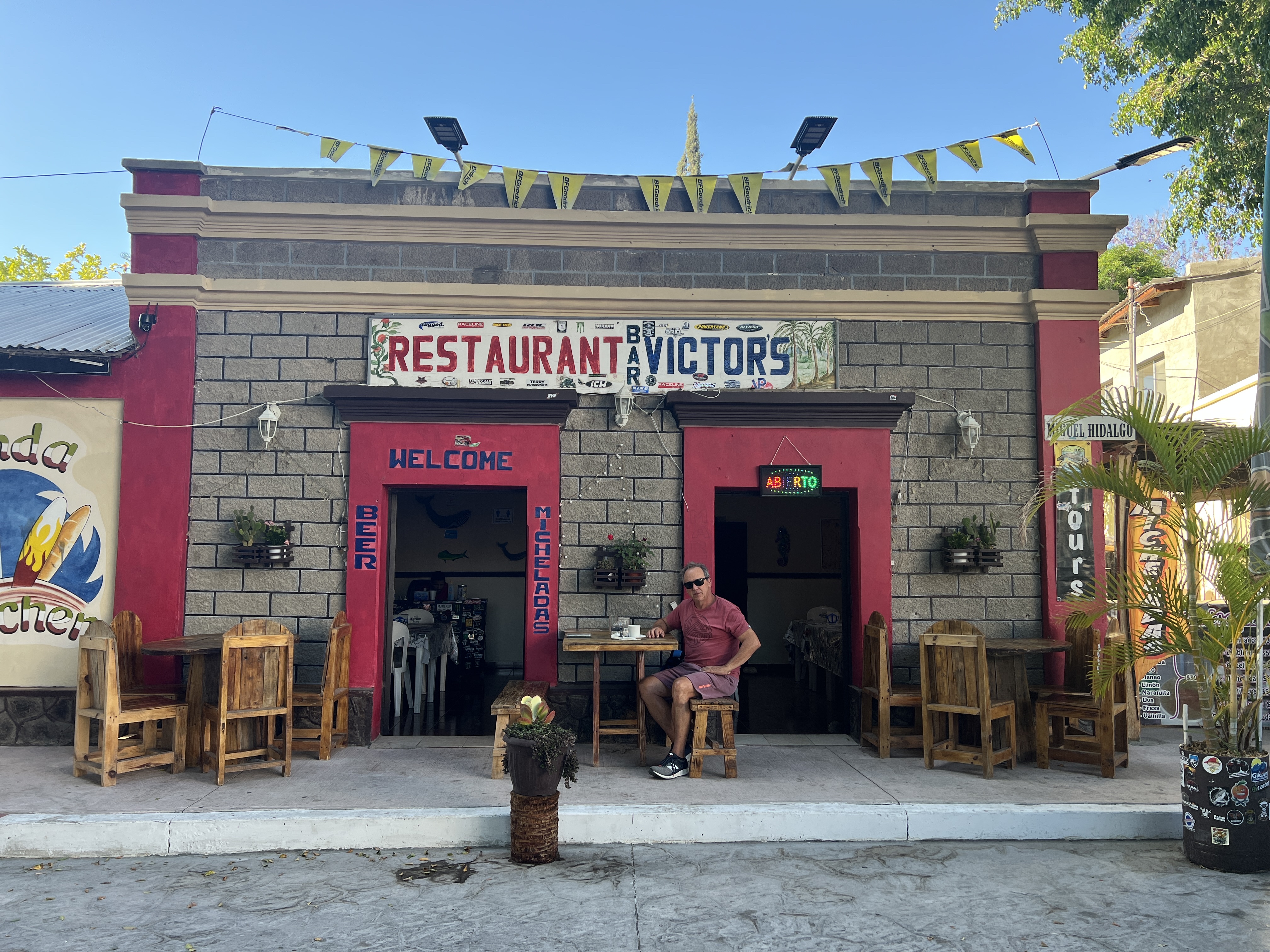 Restaurant bar victors image 4