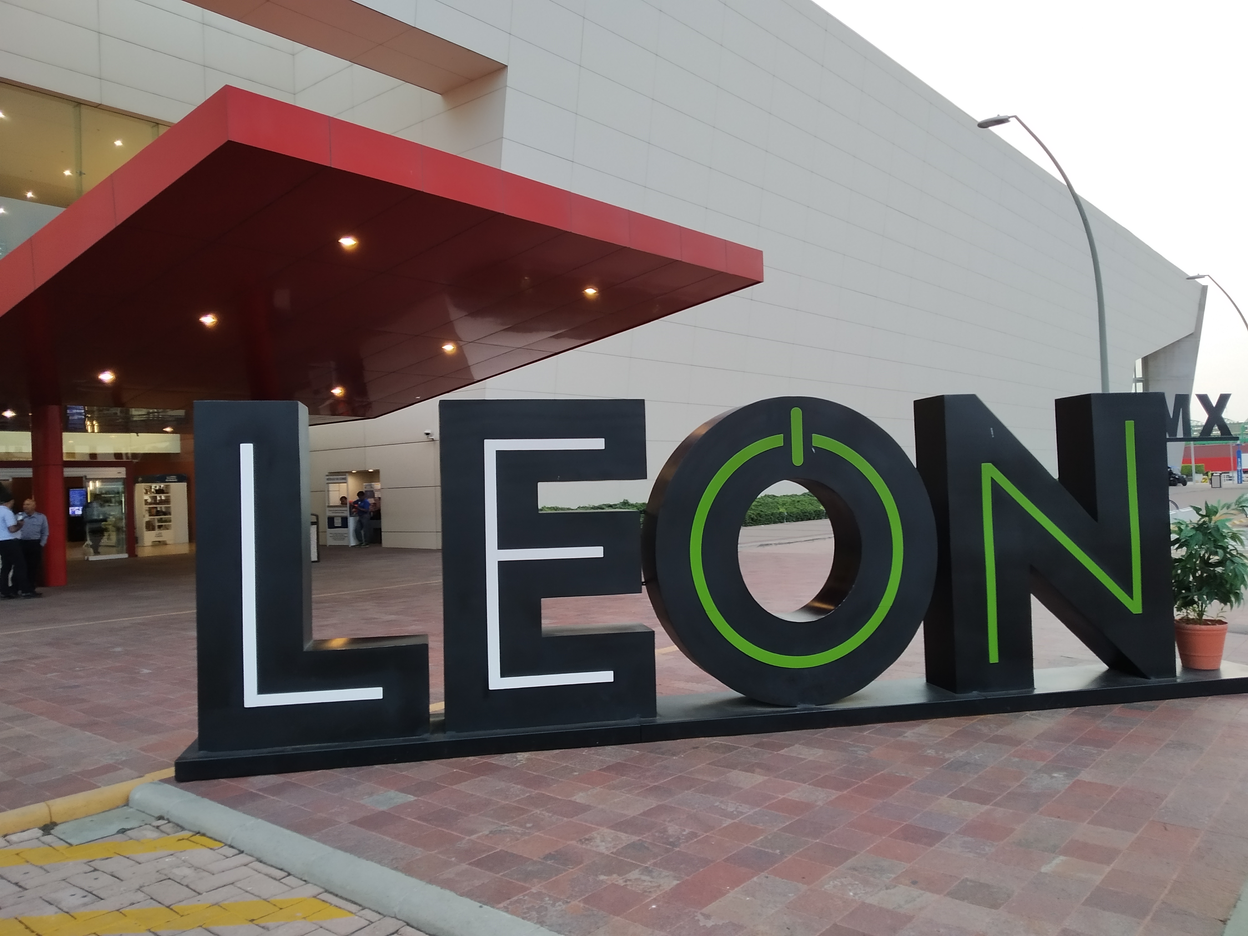 Carnes en su jugo de la Torre Poliforum image 1