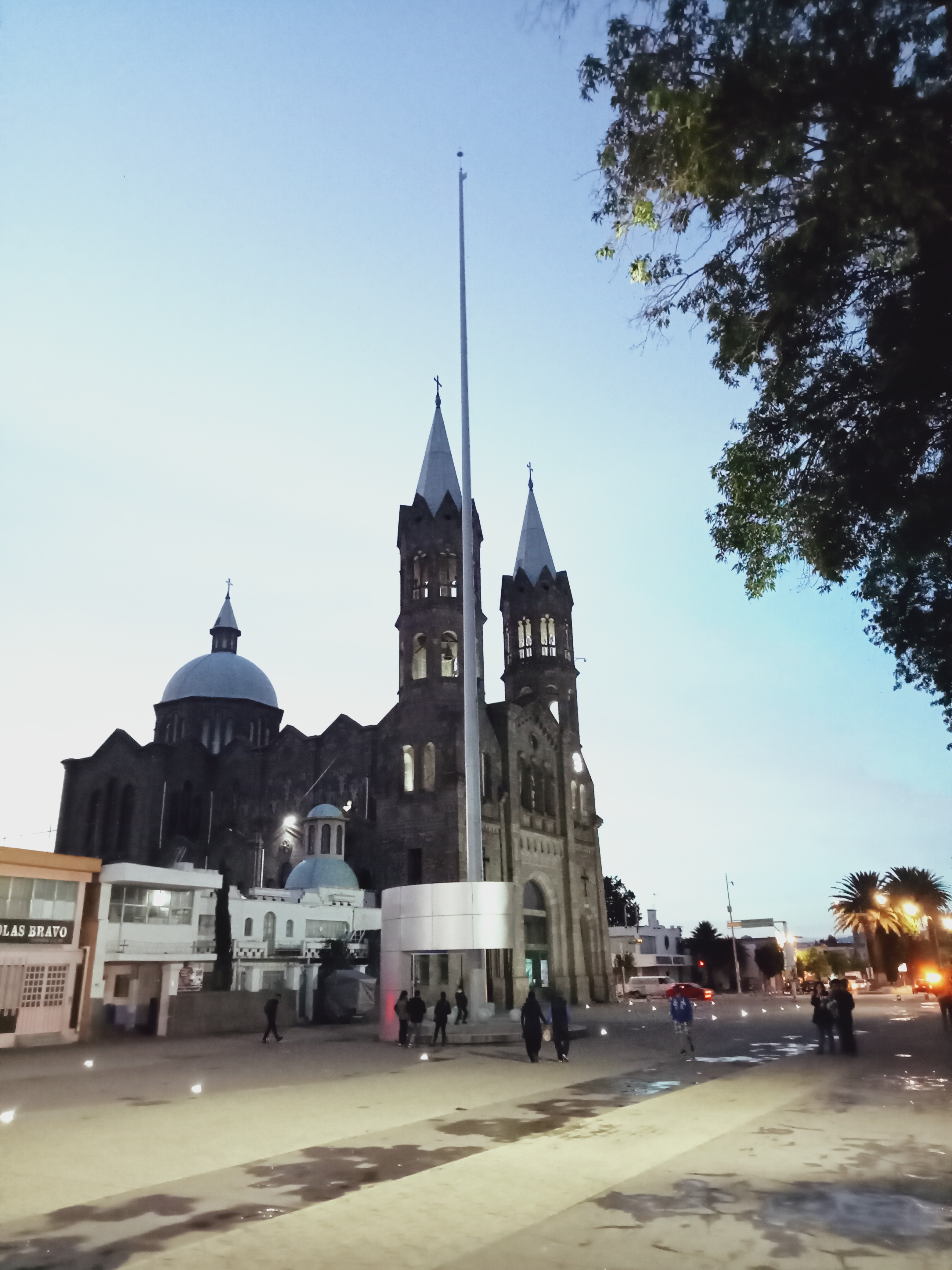 Pizzas Y Tacos Bola image 3