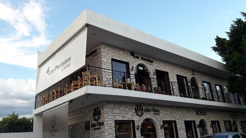 Los Portales image 2