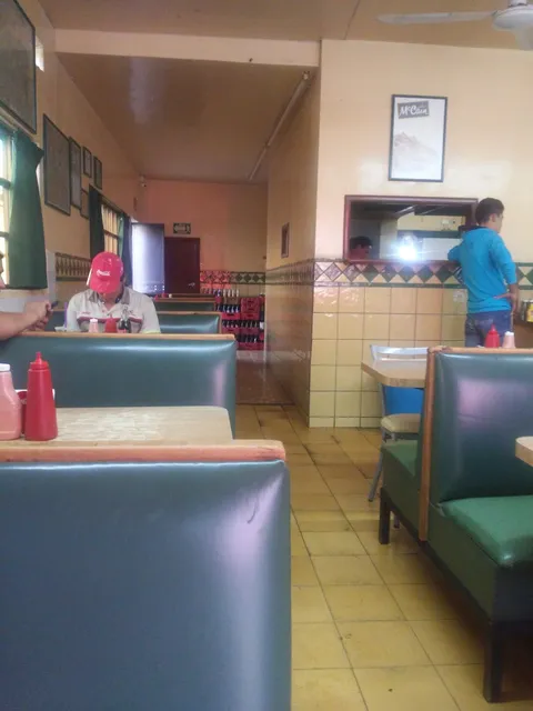 *Leovis Café* RESTAURANT image 4