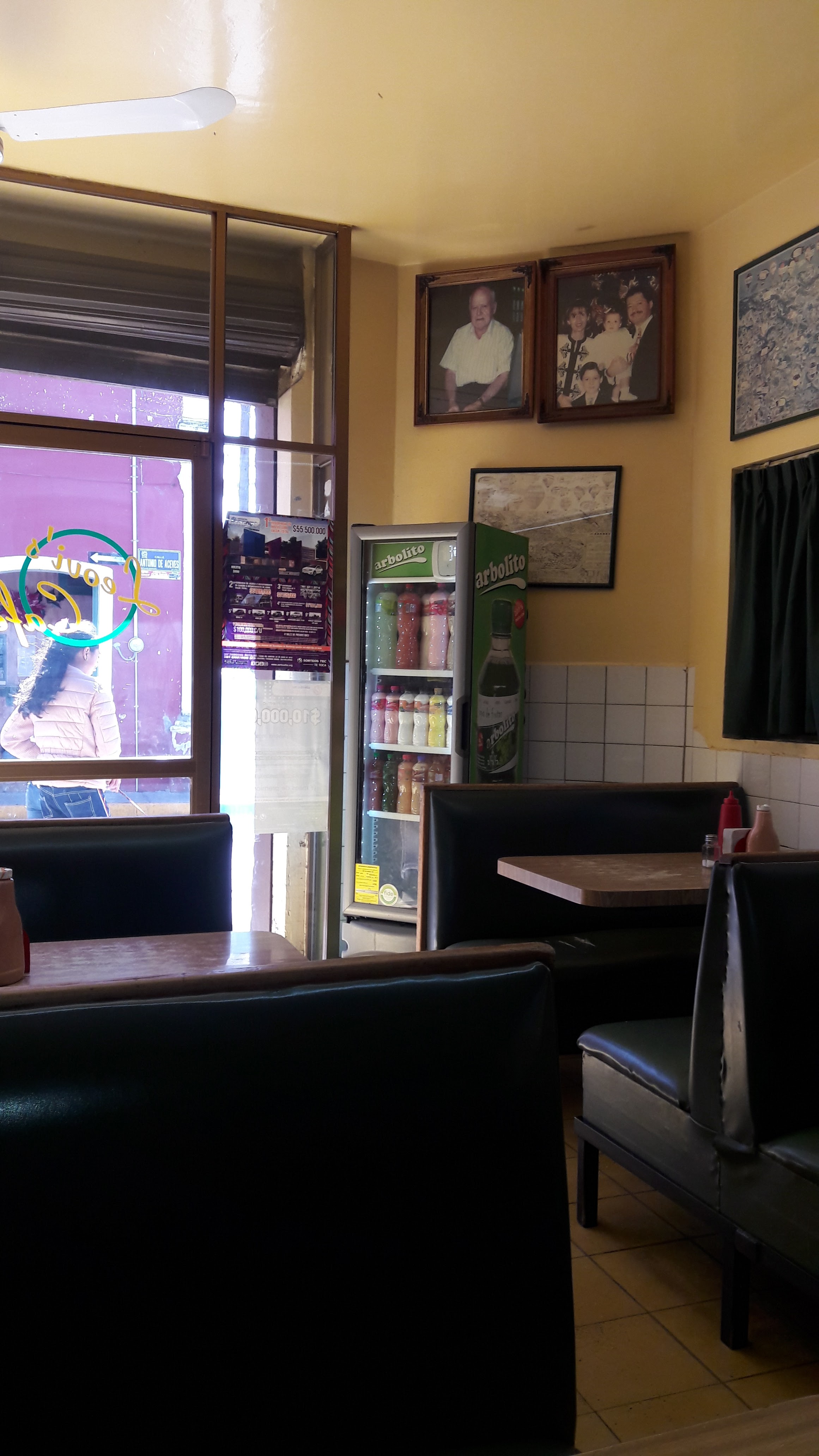 *Leovis Café* RESTAURANT image 8