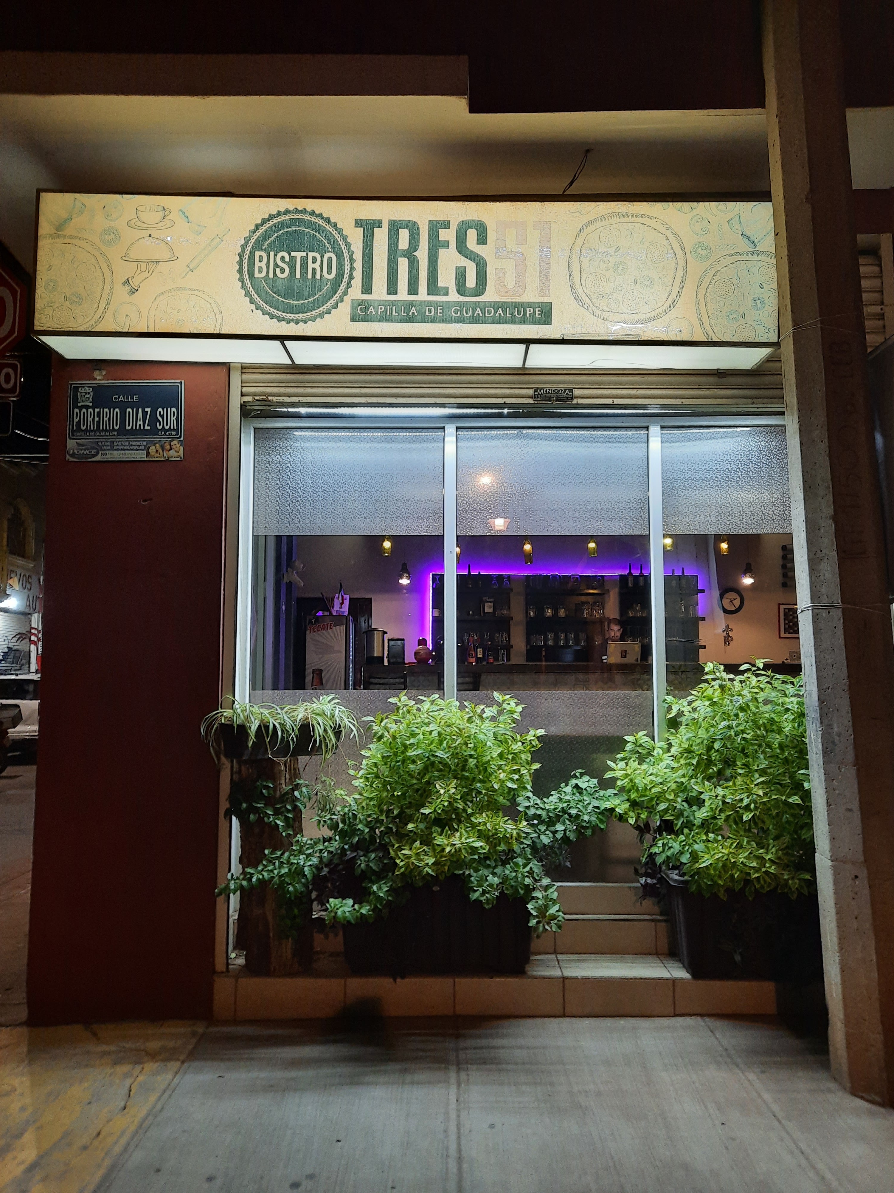 Bistro tres51 image 1